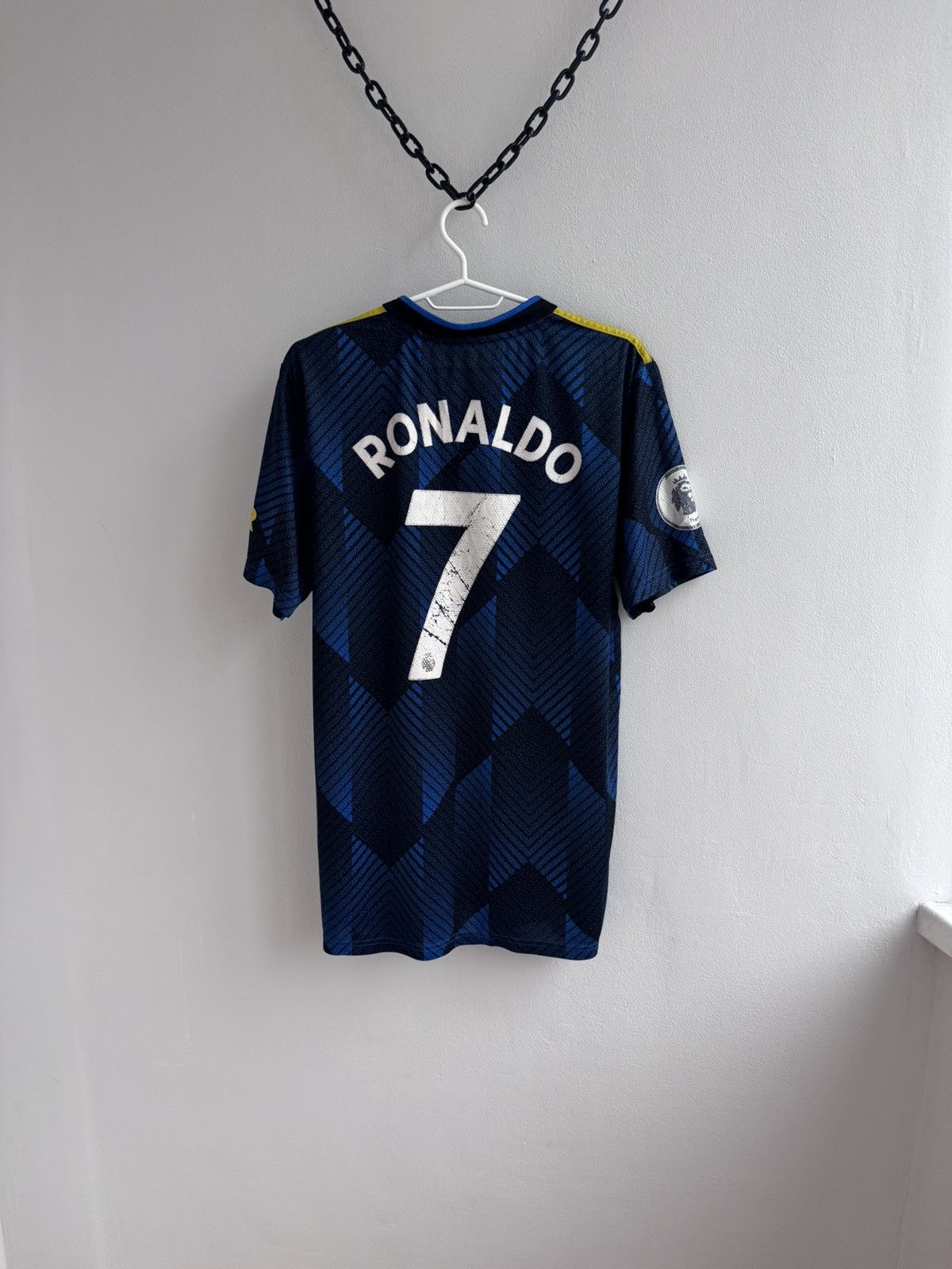 Adidas MANCHESTER UNITED 2021 2022 RONALDO #7 FOOTBALL SHIRT JERSEY Size US L / EU 52-54 / 3 - 14 Thumbnail