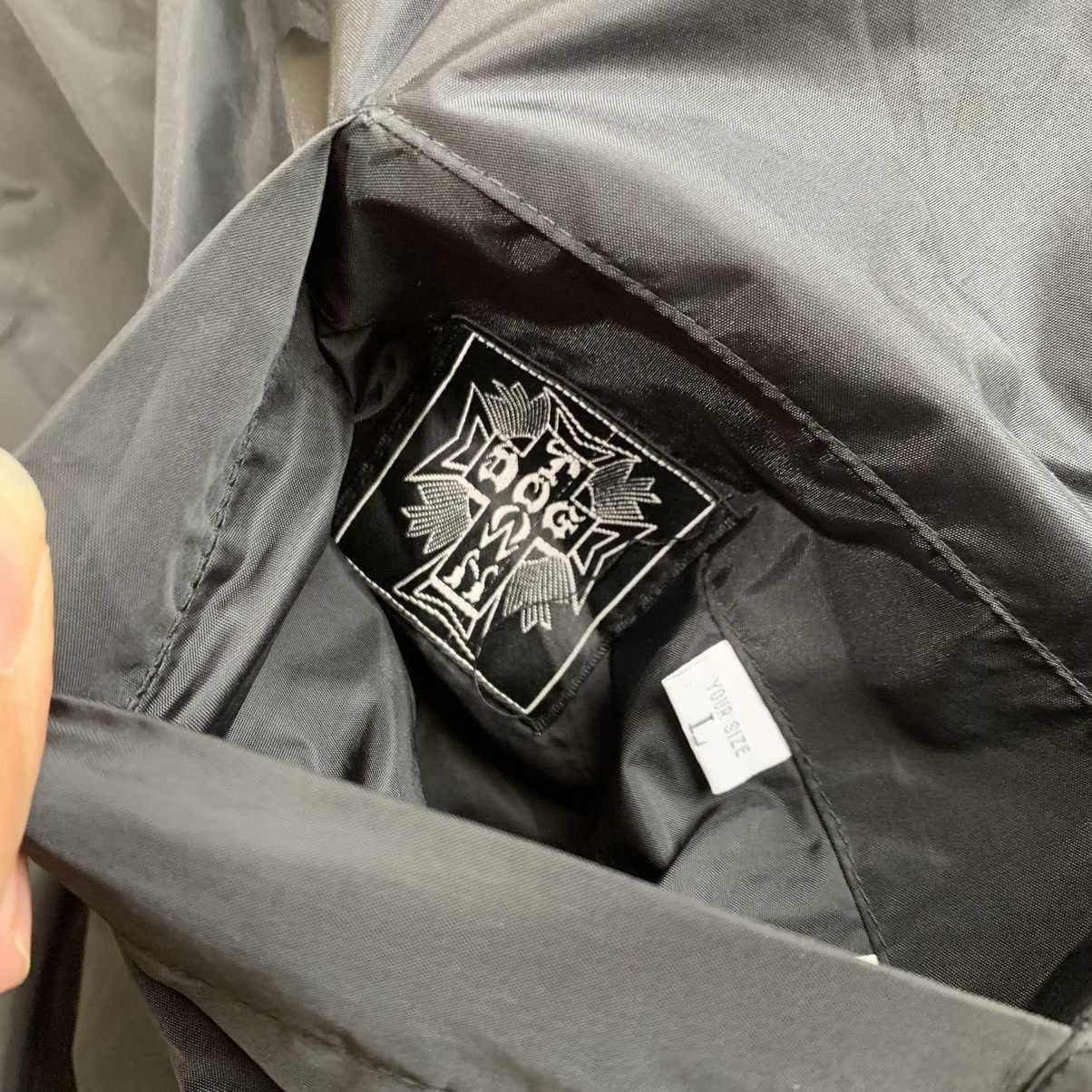 Dogtown Vtg Dogtown Big Cross Logo Reversible Puffer Jackets Black Size US L / EU 52-54 / 3 - 10 Thumbnail