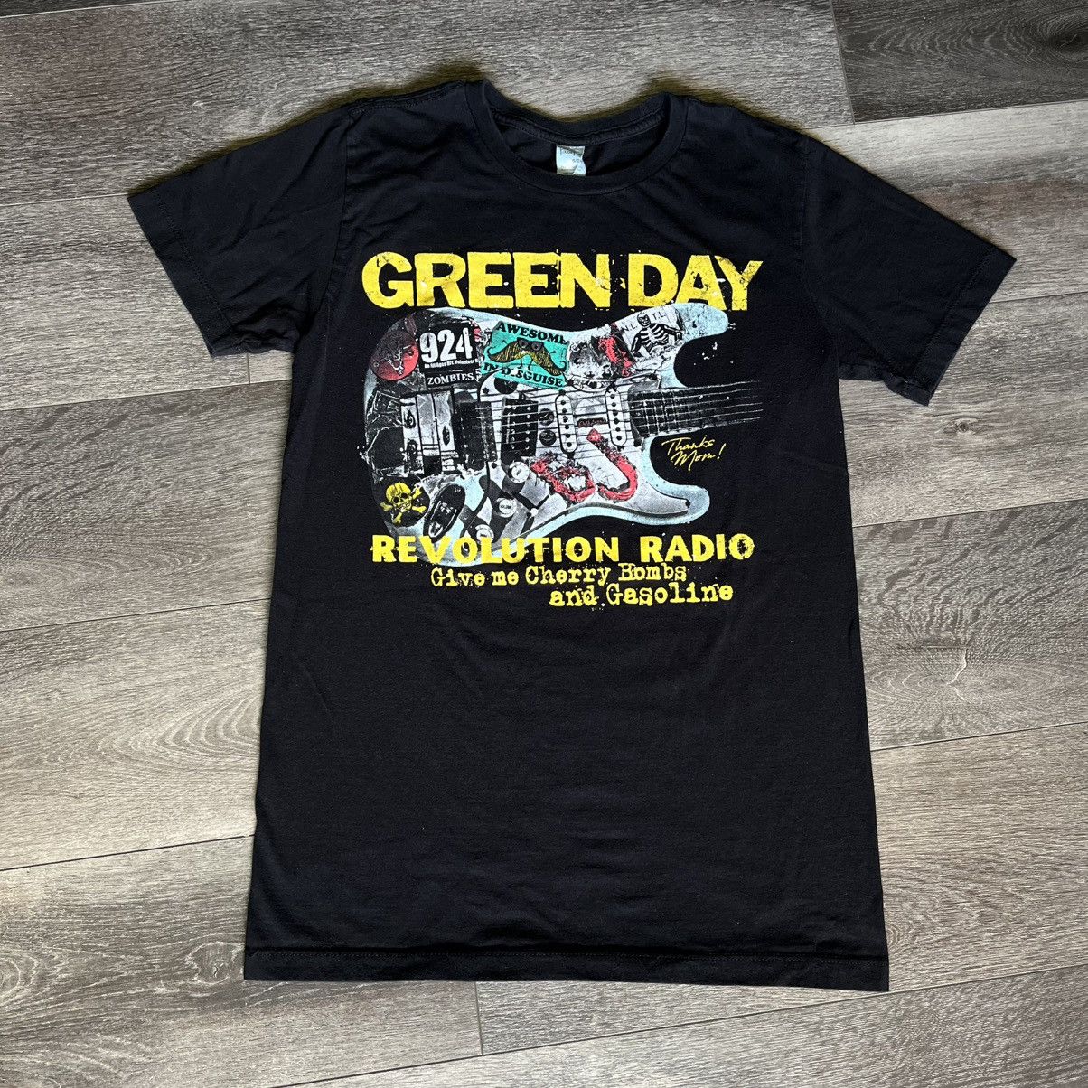Band Tees Vintage Green Day Revolution Radio Guitar Punk Band T Shirt Size US S / EU 44-46 / 1 - 1 Thumbnail