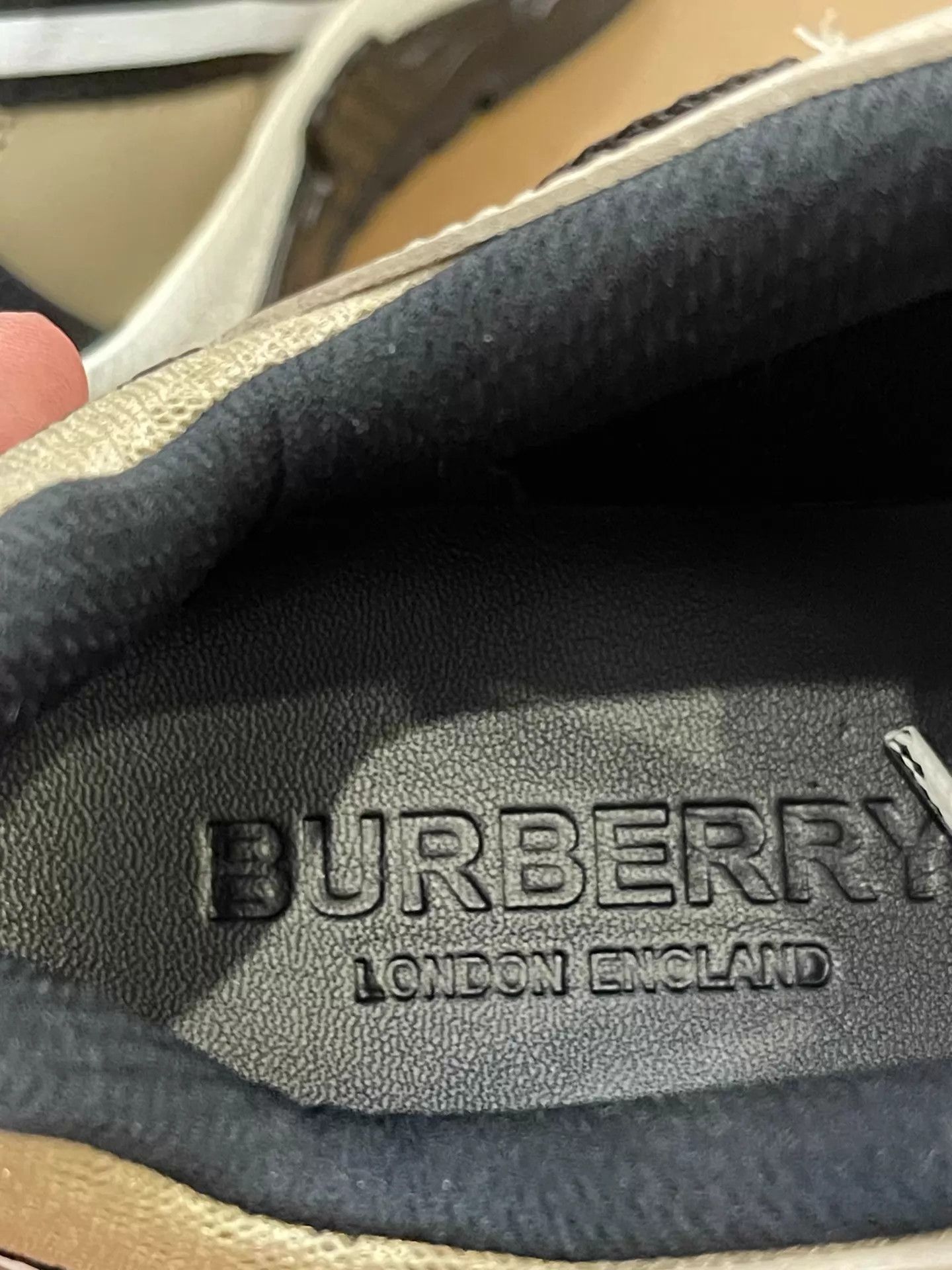Burberry Burberry Camel Dad Sneaker 41.5 Black Red Strap Size US 8.5 / EU 41-42 - 7 Thumbnail