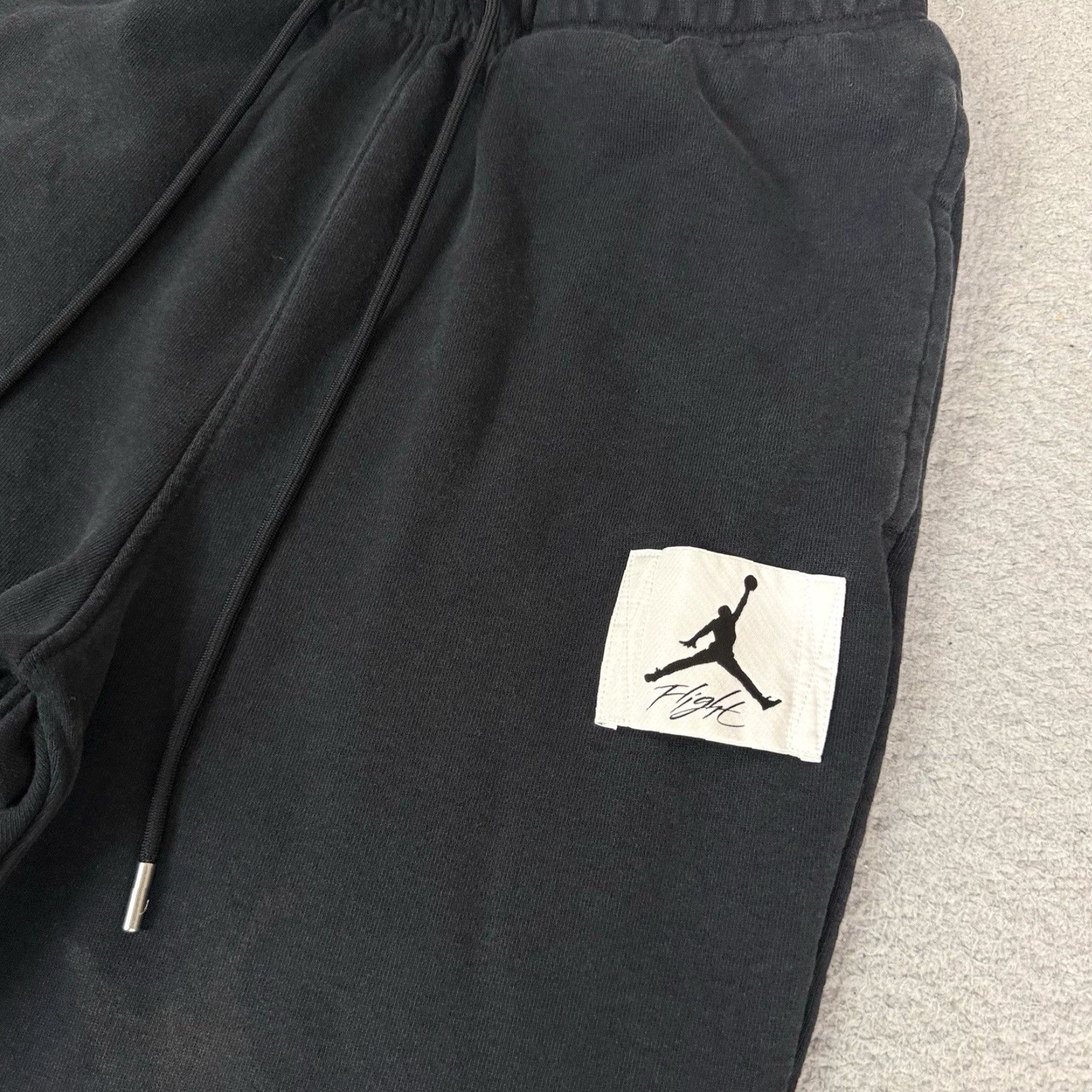 Jordan Brand VINTAGE Nike Jordan Flight Pants Men M Black Jogger Distressed Sun Faded Jumpman Pockets Elastic Waist 26-28 Inseam Size US 28 / EU 44 - 4 Thumbnail