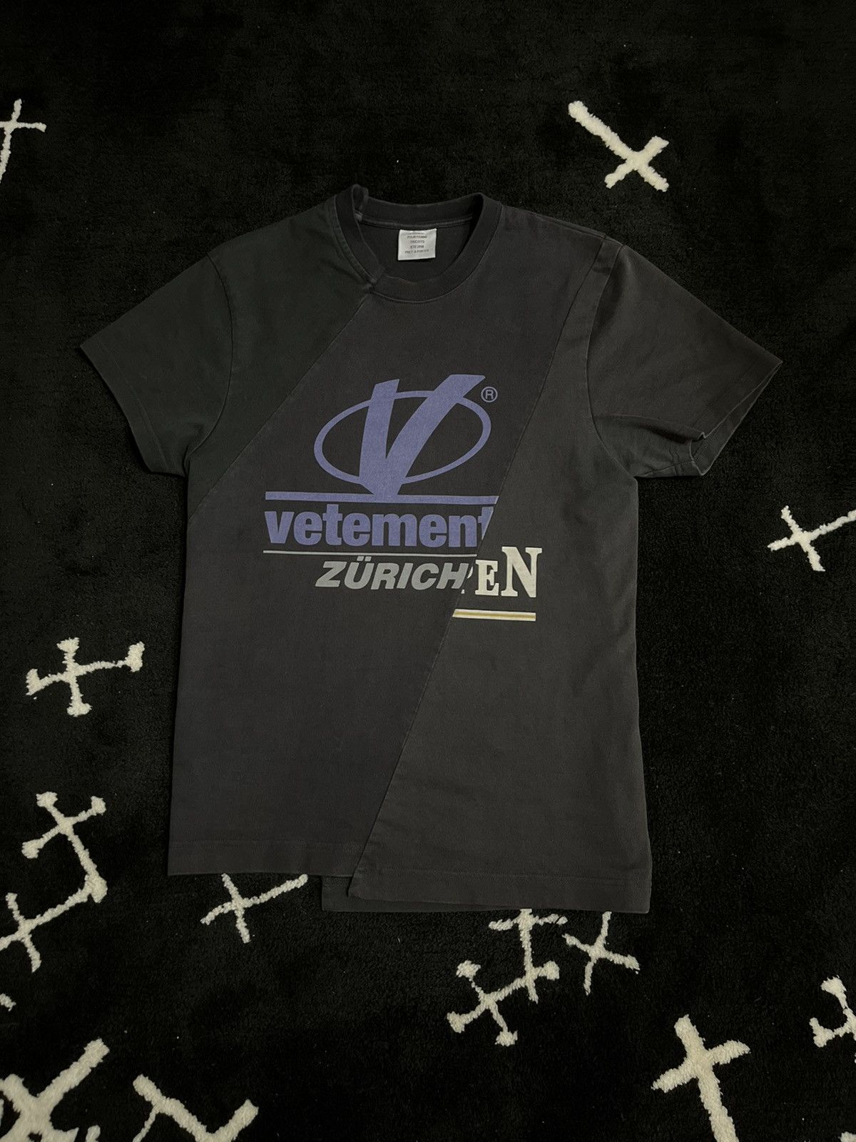 Pre-owned Vetements Zurich Tee Ss18 Reconstructed In Black