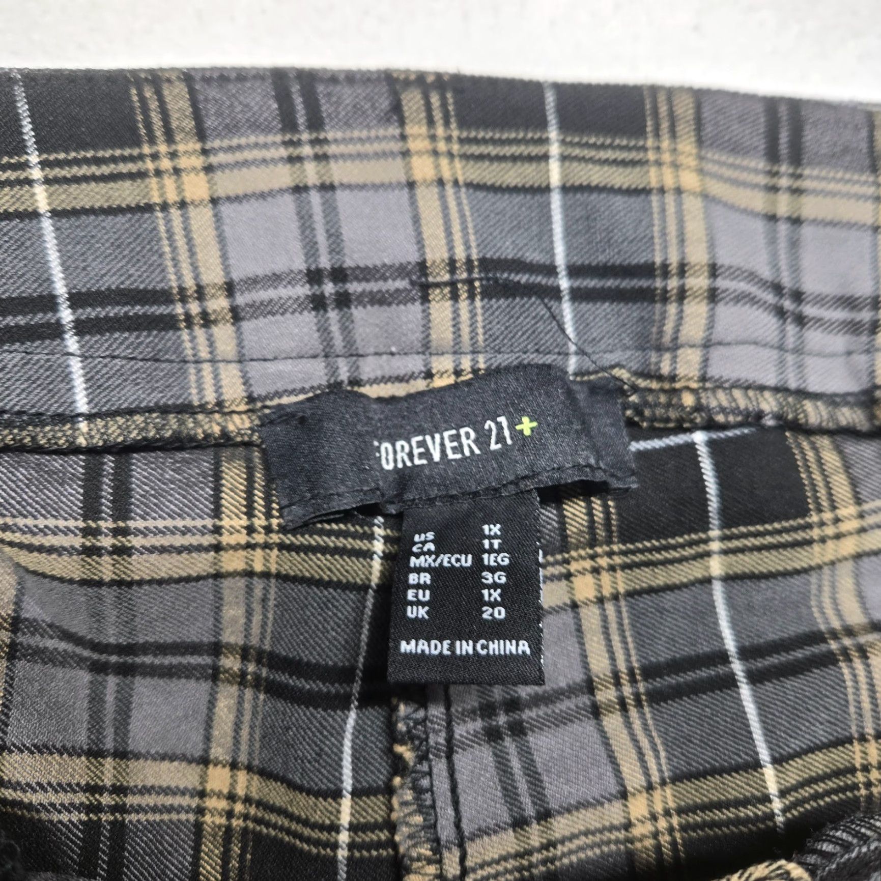 Forever 21 FOREVER 21 Women Pants Black Window Pane Plaid Boot Cut 1X Plus Size High Rise Dress Pants Womens Size 40" / US 18 - 3 Thumbnail