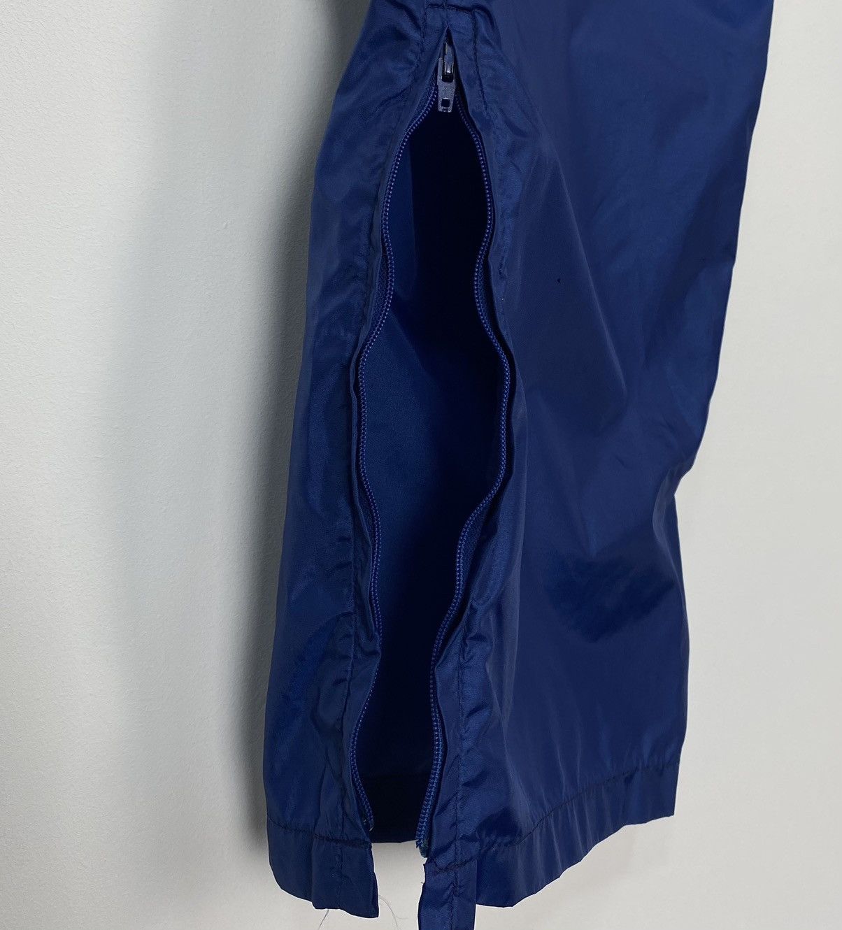 Nike Vintage 80s 90s Nike Windbreaker Nylon Pants Blue Jogger Size US 32 / EU 48 - 5 Thumbnail