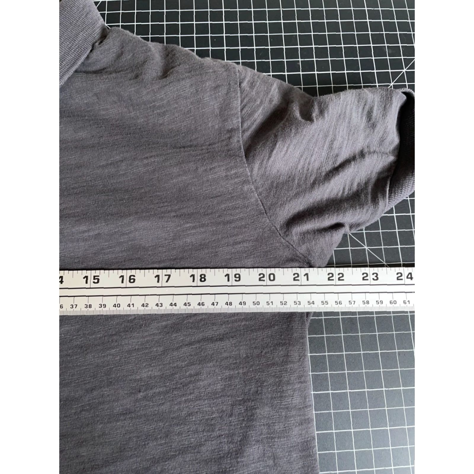 Vince Vince Slim Fit Polo Shirt Men's Large Dark Gray Lightweight Textured Cotton Classic Preppy Retro Mens Size US L / EU 52-54 / 3 - 5 Thumbnail