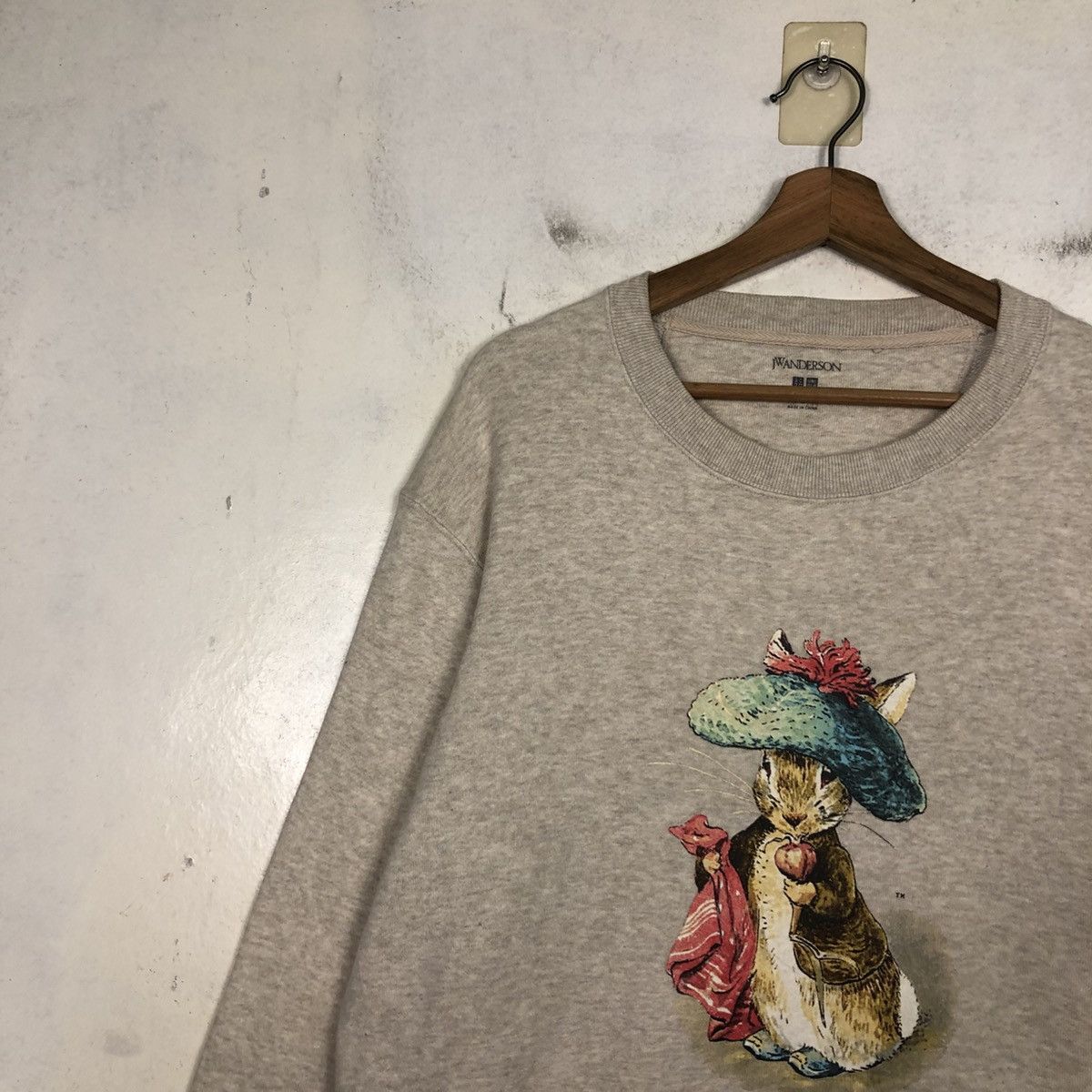 JW Anderson 📌Vintage Sweatshirt JW Anderson X Uniqlo Big Logo Size US L / EU 52-54 / 3 - 9 Thumbnail