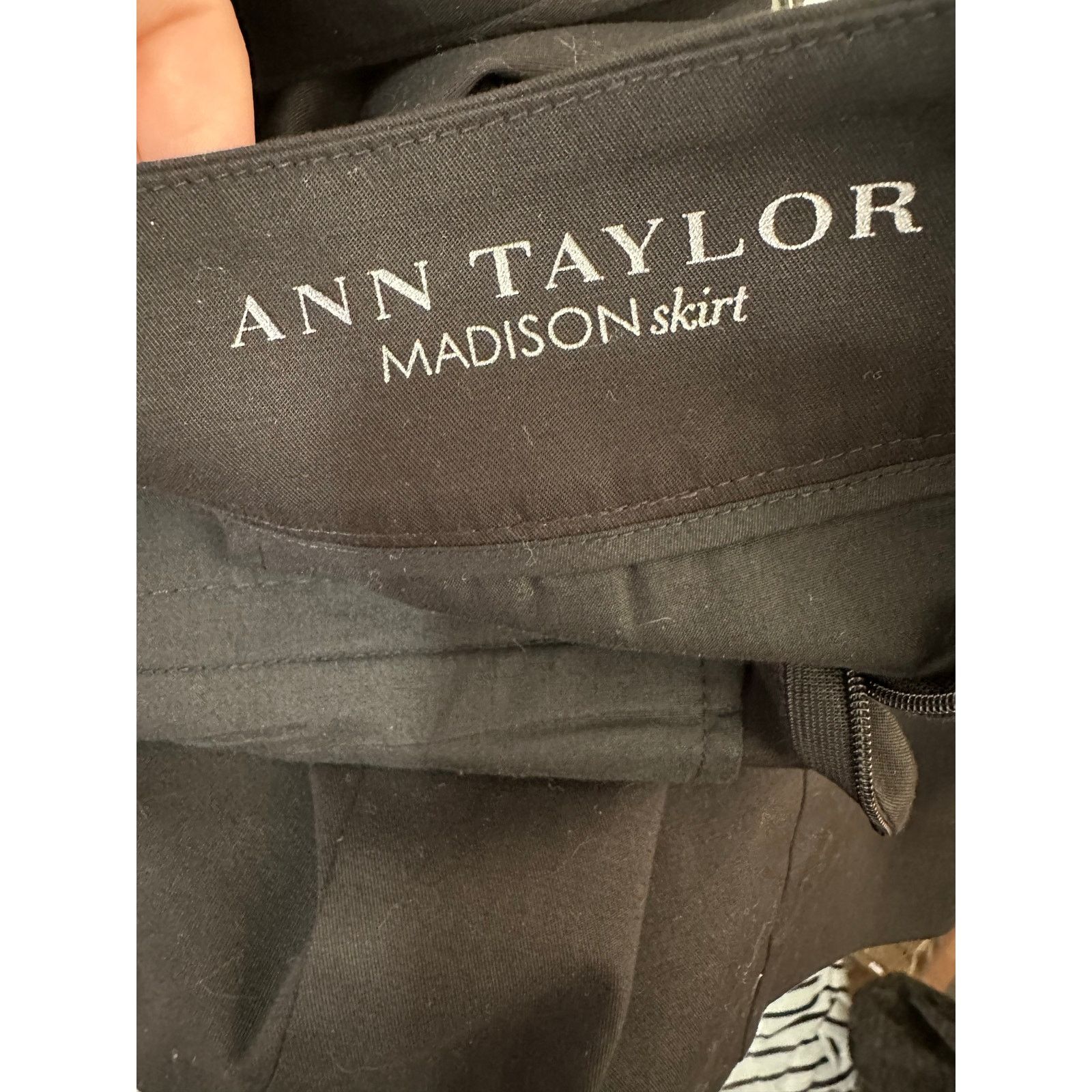 Ann Taylor Ann Taylor black Madison mini skirt size 4 Size 27" / US 4 / IT 40 - 3 Thumbnail