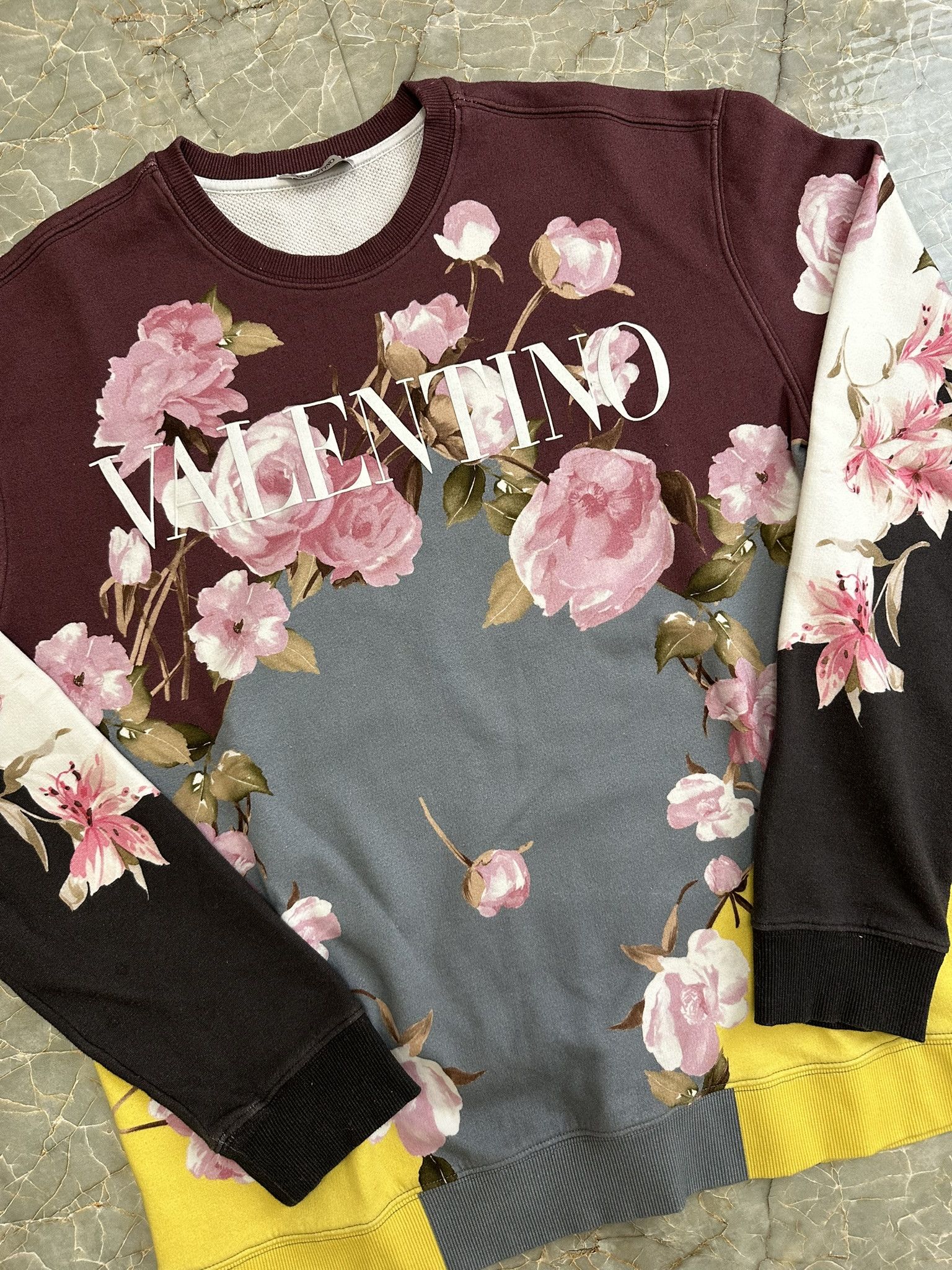 Valentino Flying Flowers Sweatshirt Size US L / EU 52-54 / 3 - 1 Thumbnail