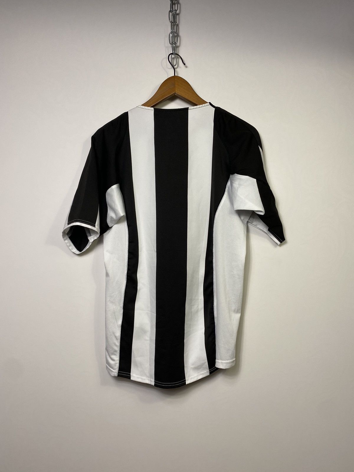 Nike Vintage 2004-2005 Nike Juventus Home Jersey Blockcore Size US S / EU 44-46 / 1 - 13 Thumbnail
