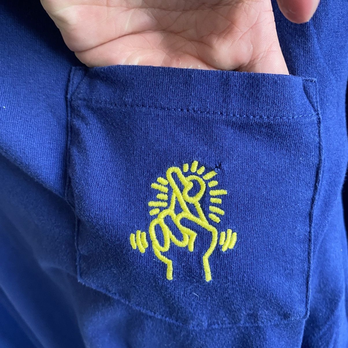 Keith Haring Designer Uniqlo x Keith Haring Big Logo y2k streetwear tee Size US XL / EU 56 / 4 - 4 Thumbnail