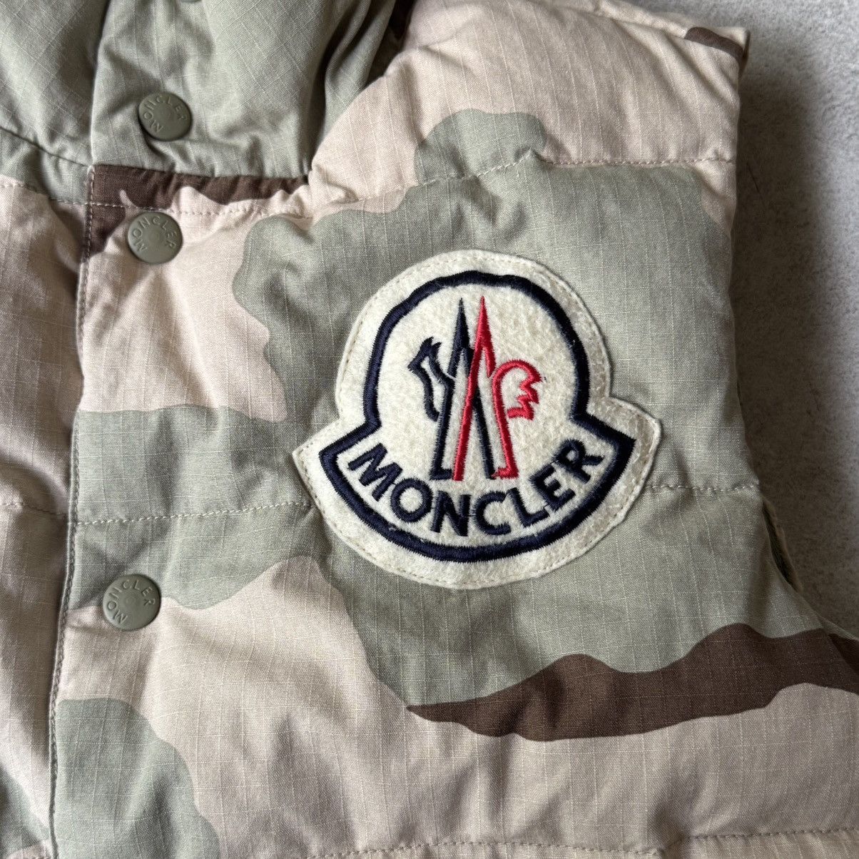 Junya Watanabe × Moncler Moncler Junya Watanabe Comme des Garcons Camo Vest Size US S / EU 44-46 / 1 - 3 Thumbnail