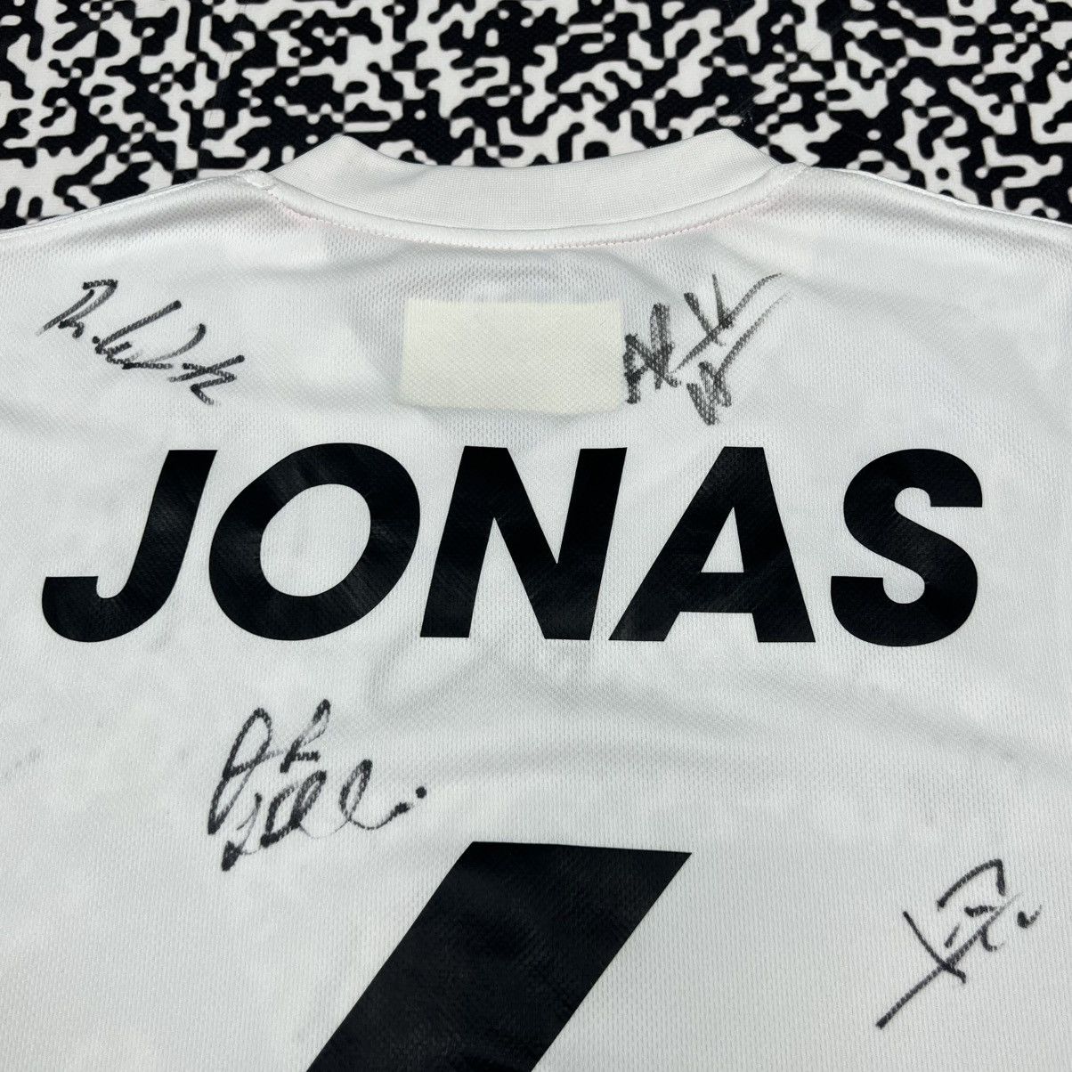 K1X Ratiopharm Ulm Jonas Signed Full Team Rare Basketball Jersey Size US S / EU 44-46 / 1 - 5 Thumbnail