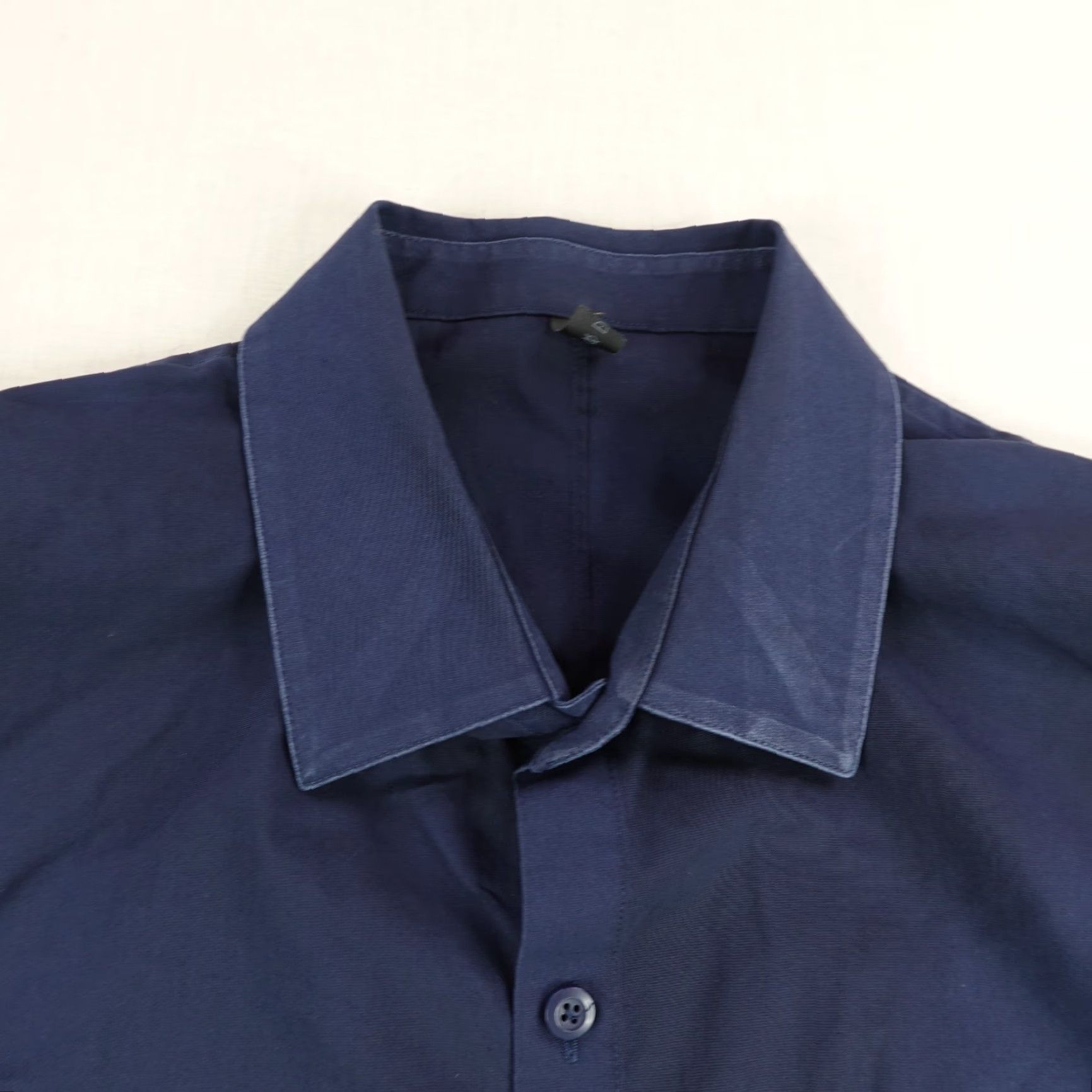 Lululemon Lululemon Shirt Womens Medium Blue Slim Fit Button Up Performance Size M / US 6-8 / IT 42-44 - 2 Thumbnail