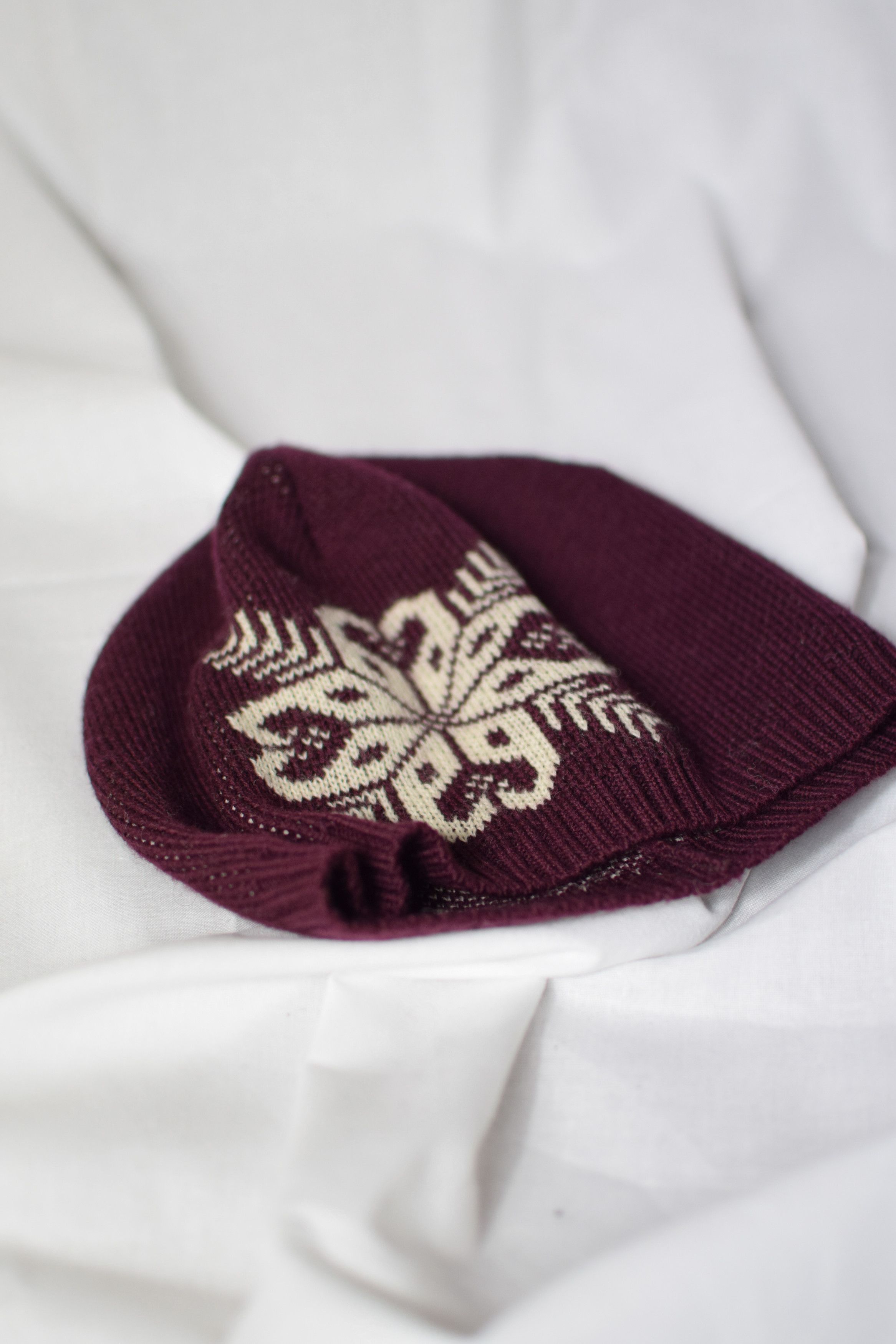 Yohji Yamamoto Y's For Men Red Snowflake Beanie - MO-H03-174 Size ONE SIZE - 2 Thumbnail