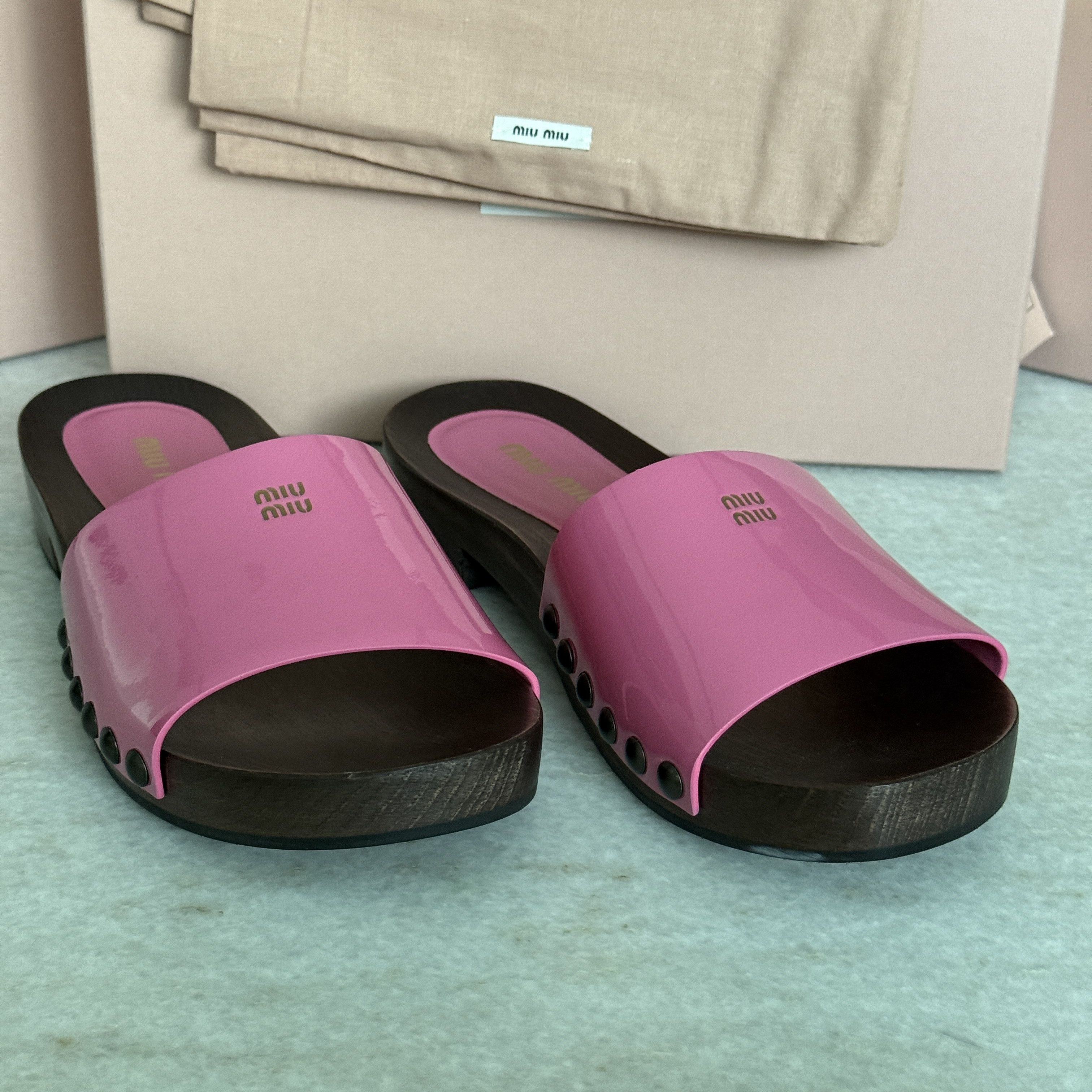 Miu Miu MIU MIU 5Z425E Fuschia Patent Leather Clogs. 36 Sandals Size US 6 / IT 36 - 11 Thumbnail