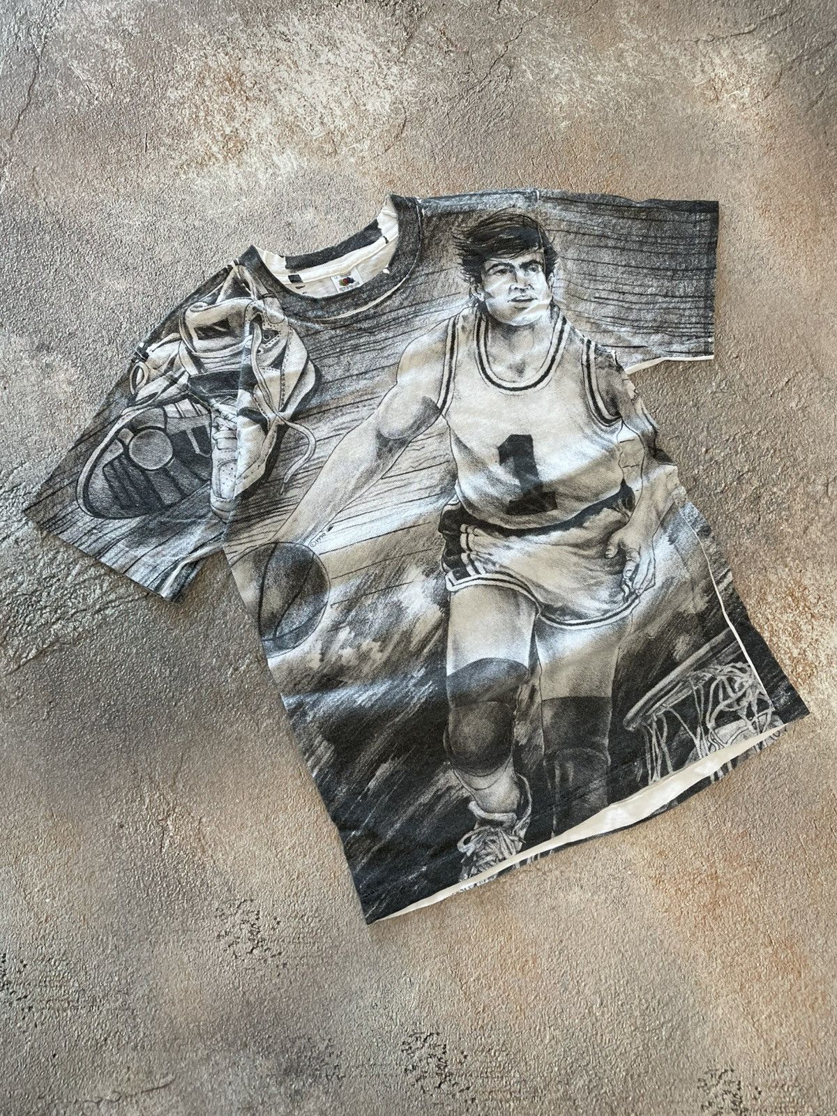Fruit Of The Loom Vintage 1990 3D Emblem Basketball Player T-Shirt Made in USA Size US S / EU 44-46 / 1 - 1 Thumbnail
