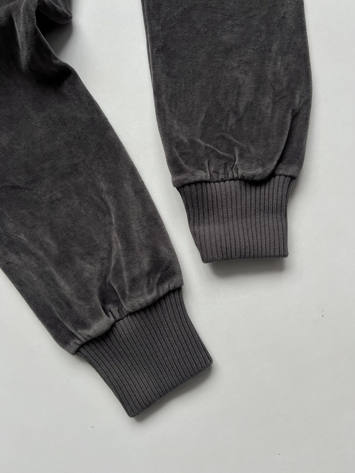 Thom Krom Thom Krom Velvet Drop Crotch Sweatpants in Taupe Size US 31 - 15 Thumbnail