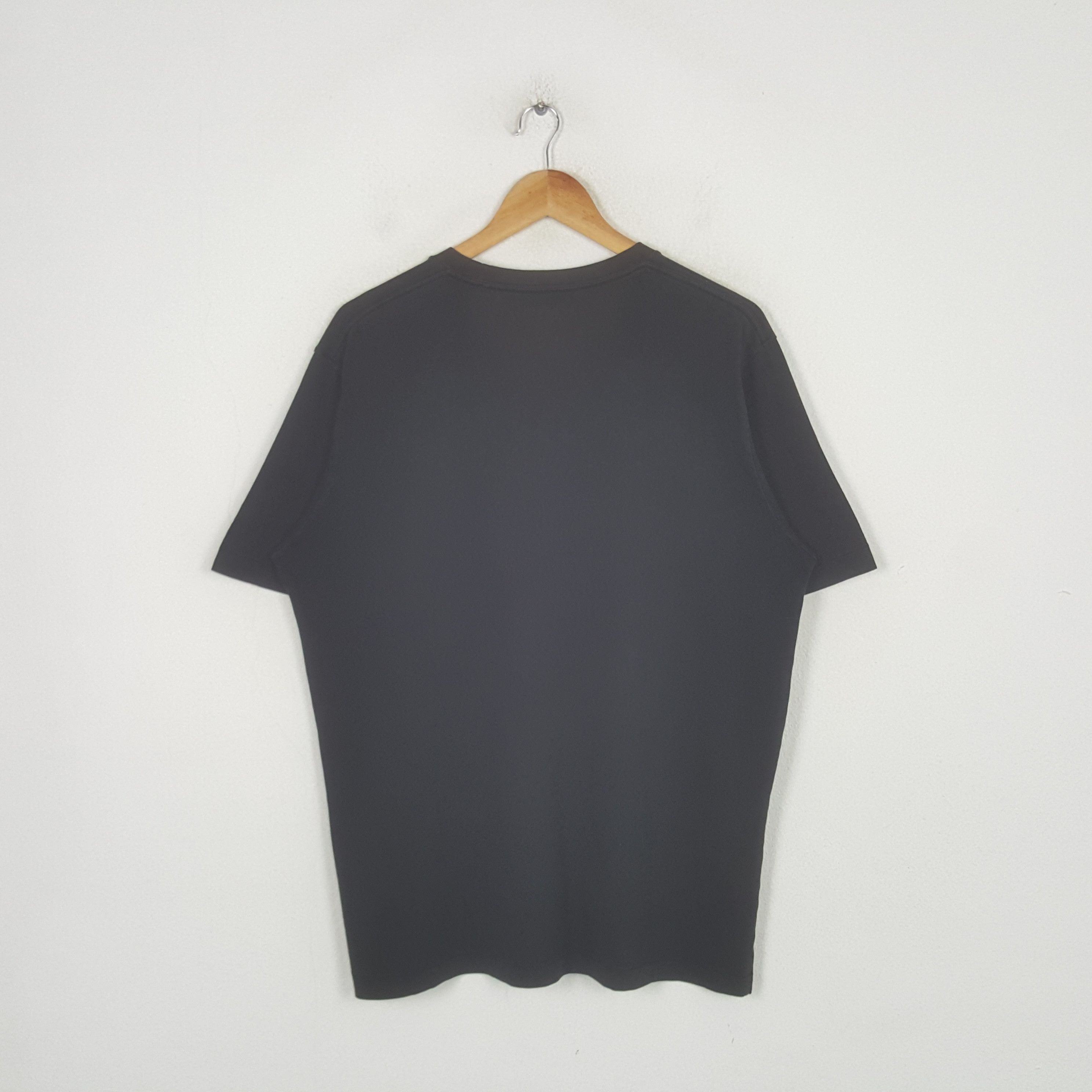Kaws Vintage Kaws X Uniqlo Japanese Brand Tshirt C294N40 Size US L / EU 52-54 / 3 - 3 Thumbnail