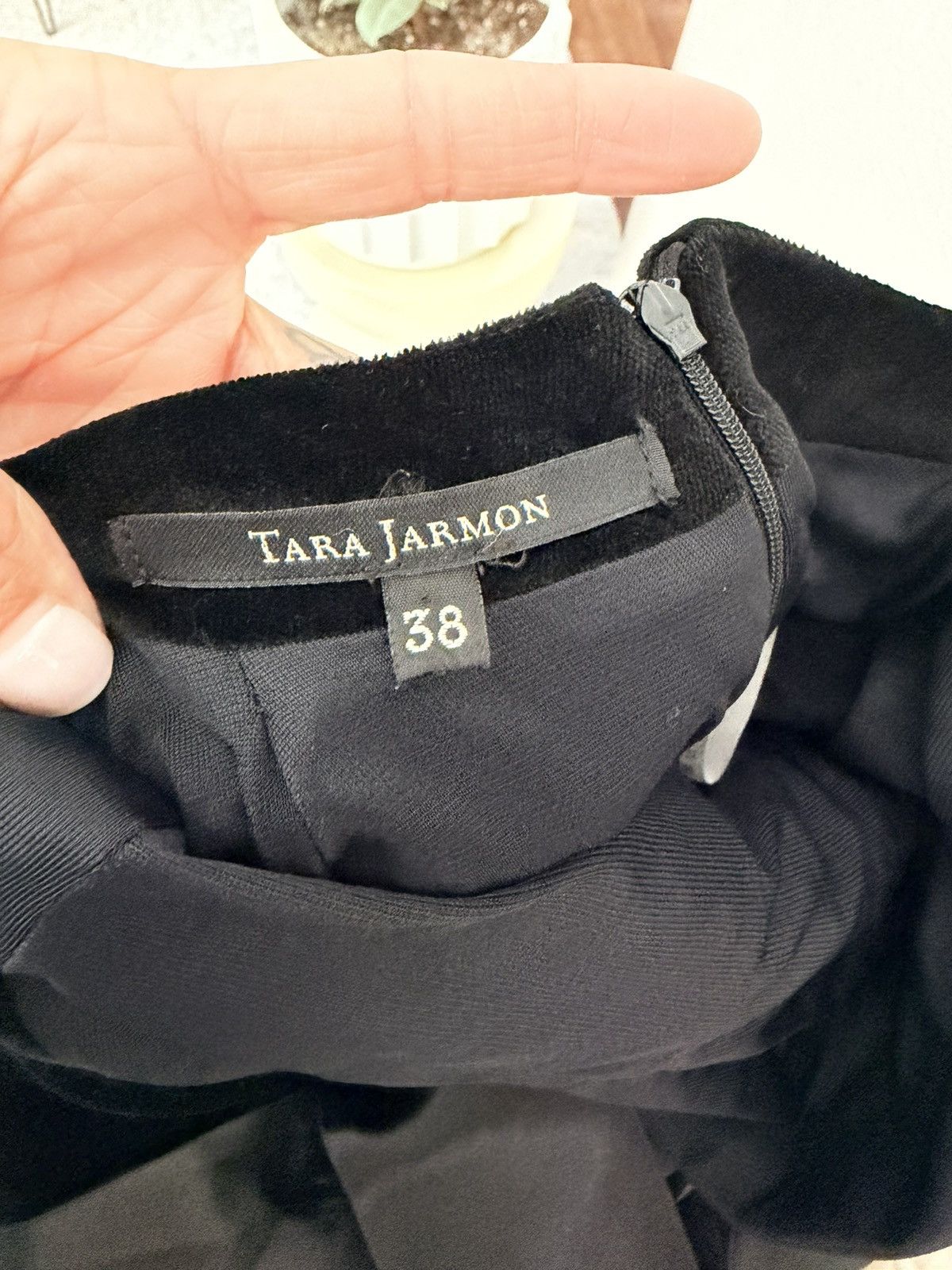 Tara Jarmon Tara Jarmon 90s black velvet open back halter mini dress Size S / US 4 / IT 40 - 11 Thumbnail