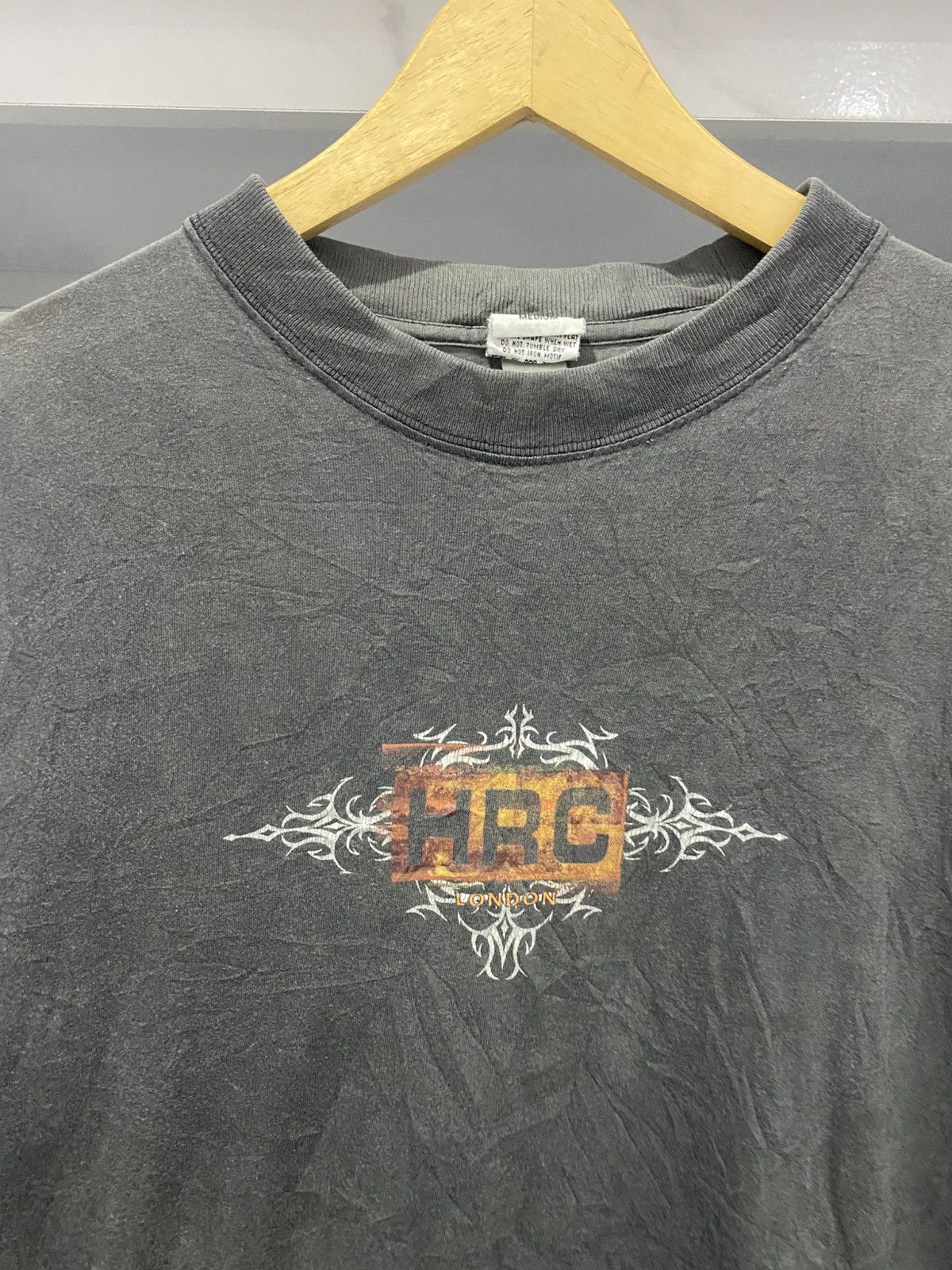 Hard Rock Cafe Vintage HRC London Hardrock Cafe Tribal Tshirt Size US M / EU 48-50 / 2 - 2 Thumbnail