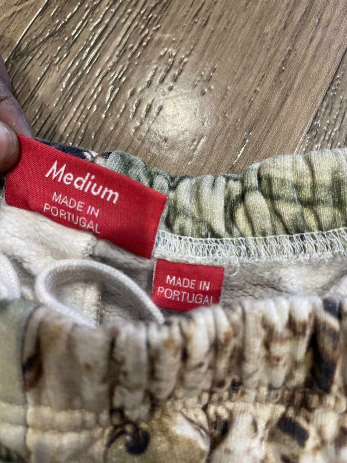 Supreme Supreme Money Logo Shorts Size US 32 / EU 48 - 4 Thumbnail
