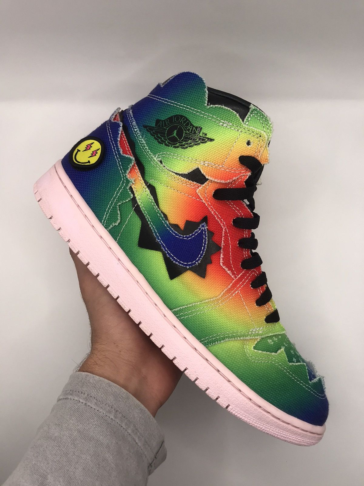 J Balvin × Nike Jordan 1 x J Balvin Size US 11 / EU 44 - 1 Thumbnail