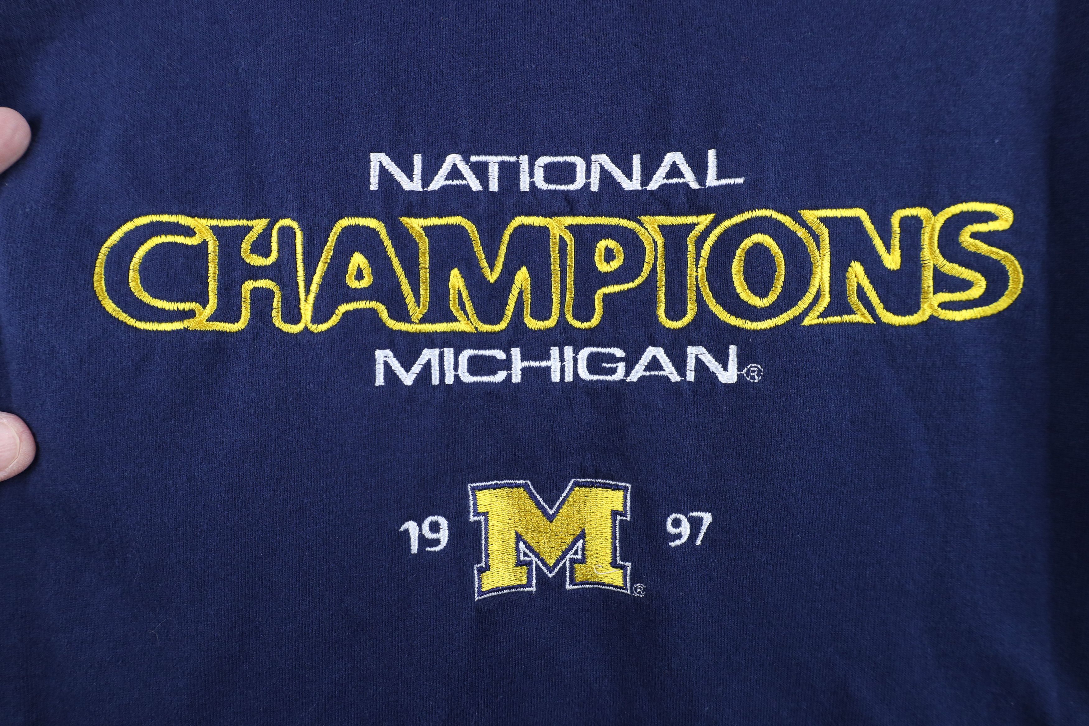 Vintage Vintage 90s University of Michigan Football T-Shirt Blue Size US L / EU 52-54 / 3 - 4 Thumbnail
