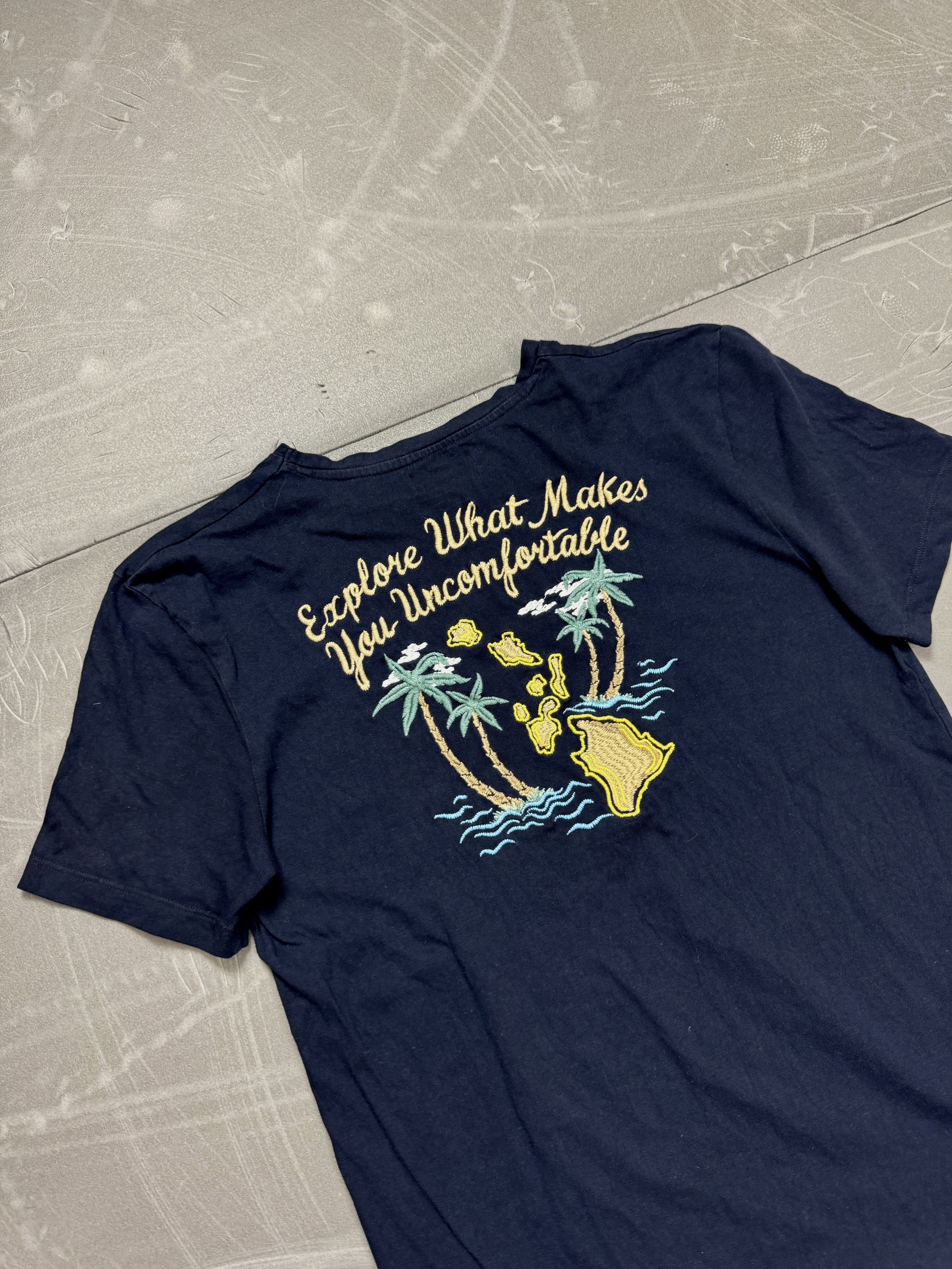 Zara Zara navy T-shirt big embroidered print havaiian y2k Size US S / EU 44-46 / 1 - 7 Thumbnail