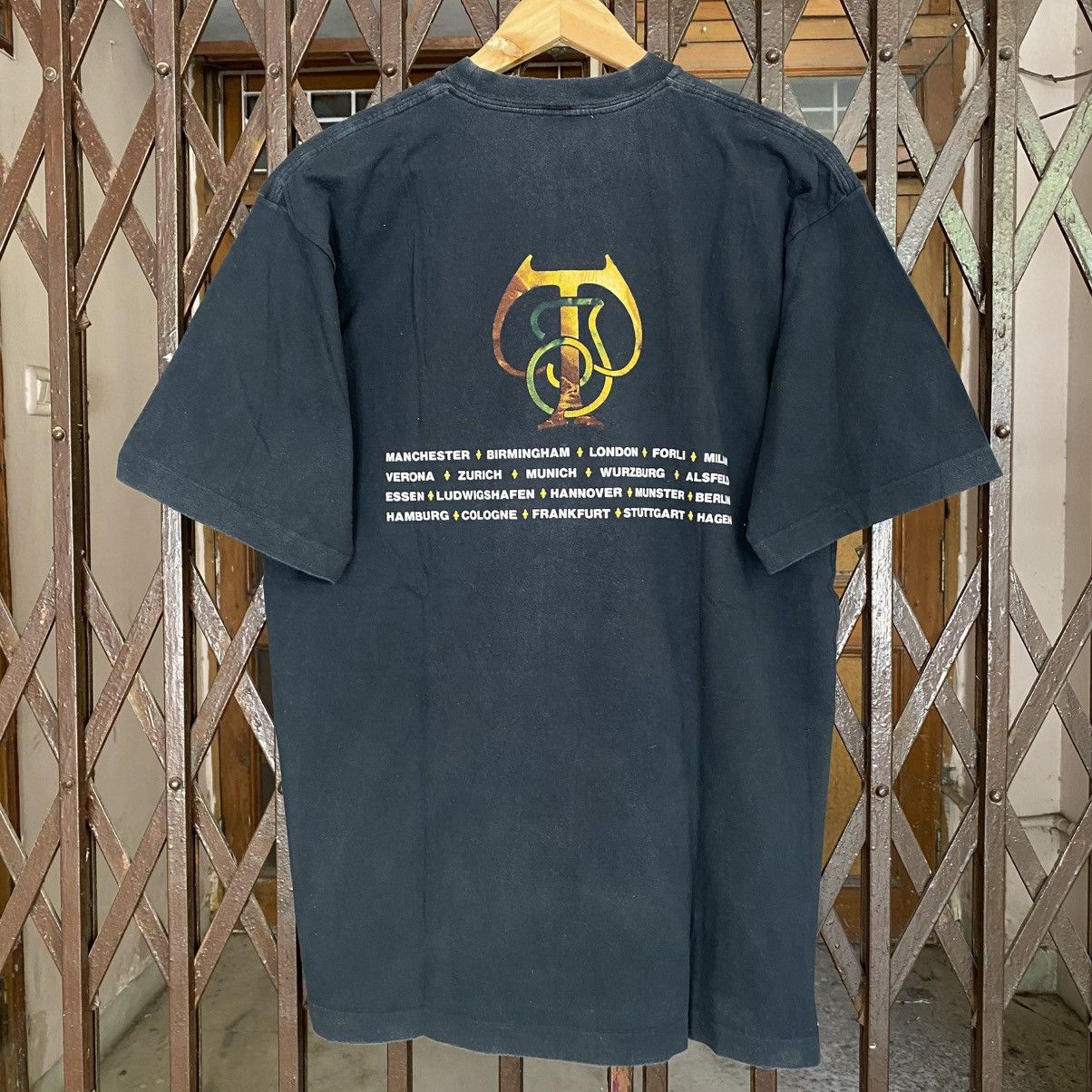 Band Tees Vintage Jethro Tull "Broadsword & The Beast" Graphic Tshirt Size US L / EU 52-54 / 3 - 6 Thumbnail