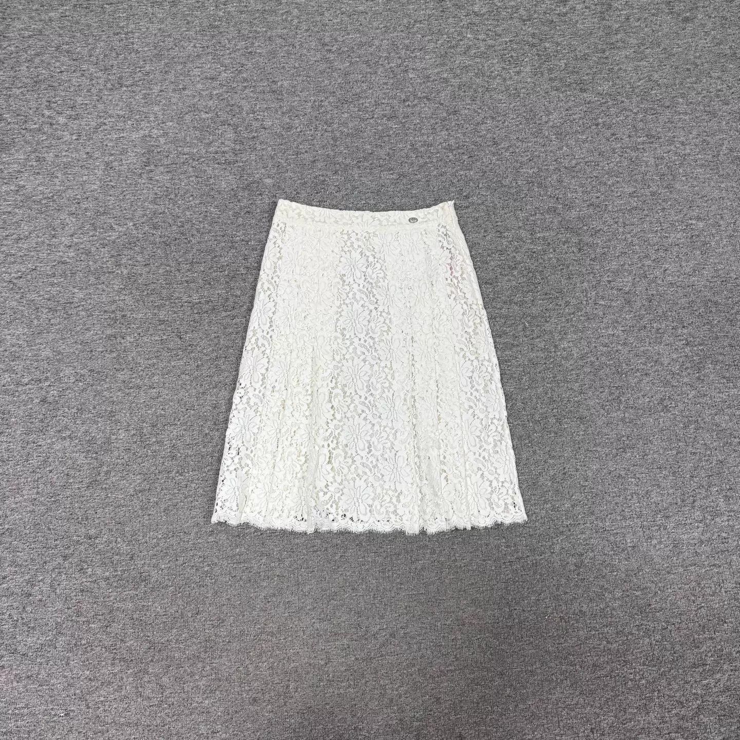 Chanel Chanel white floral lace midi 36 99 new skirt Size 26" / US 2 / IT 38 - 1 Thumbnail