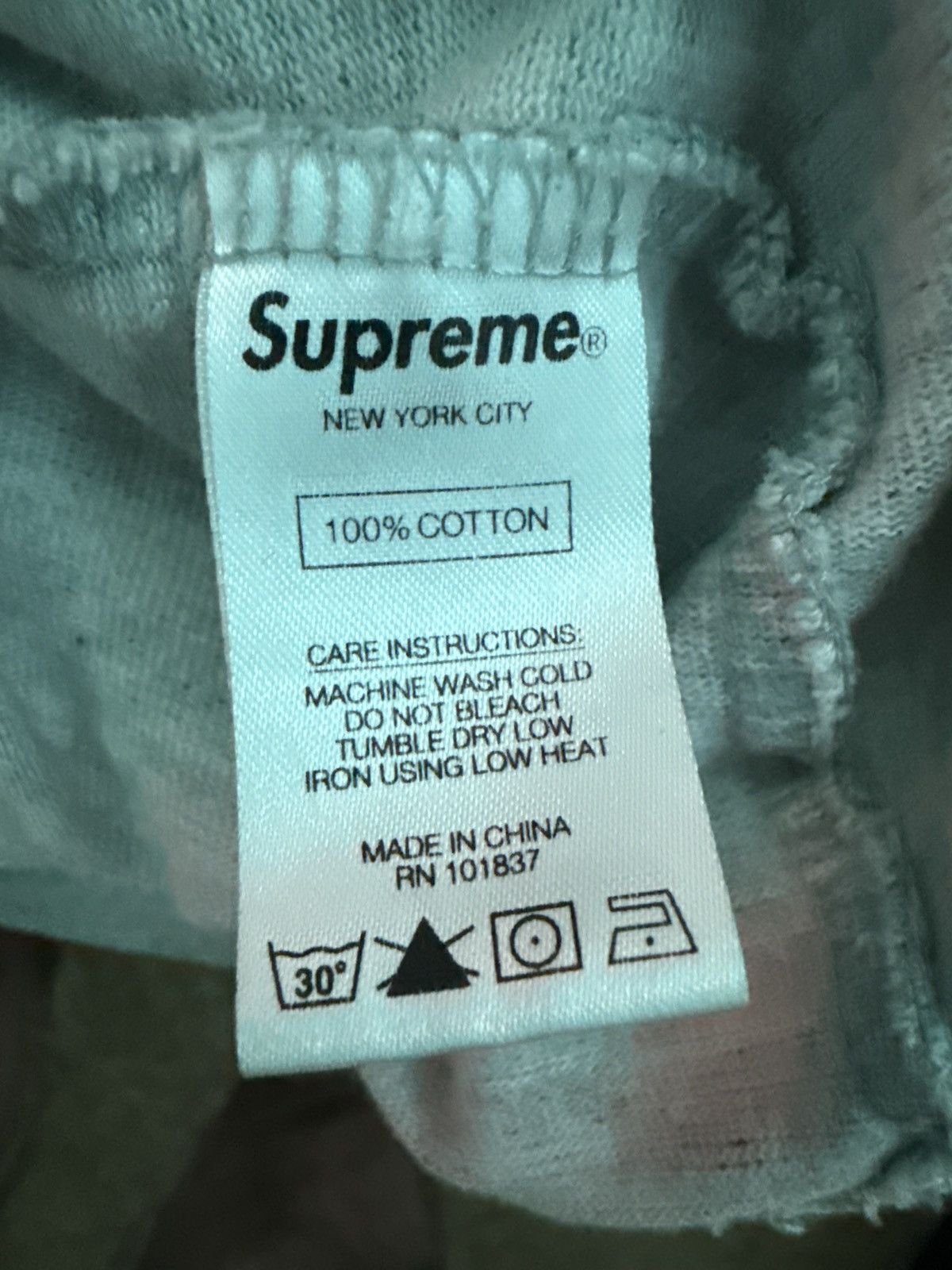 Supreme USED L SUPREME PINK TITLE TEE Size US L / EU 52-54 / 3 - 7 Thumbnail