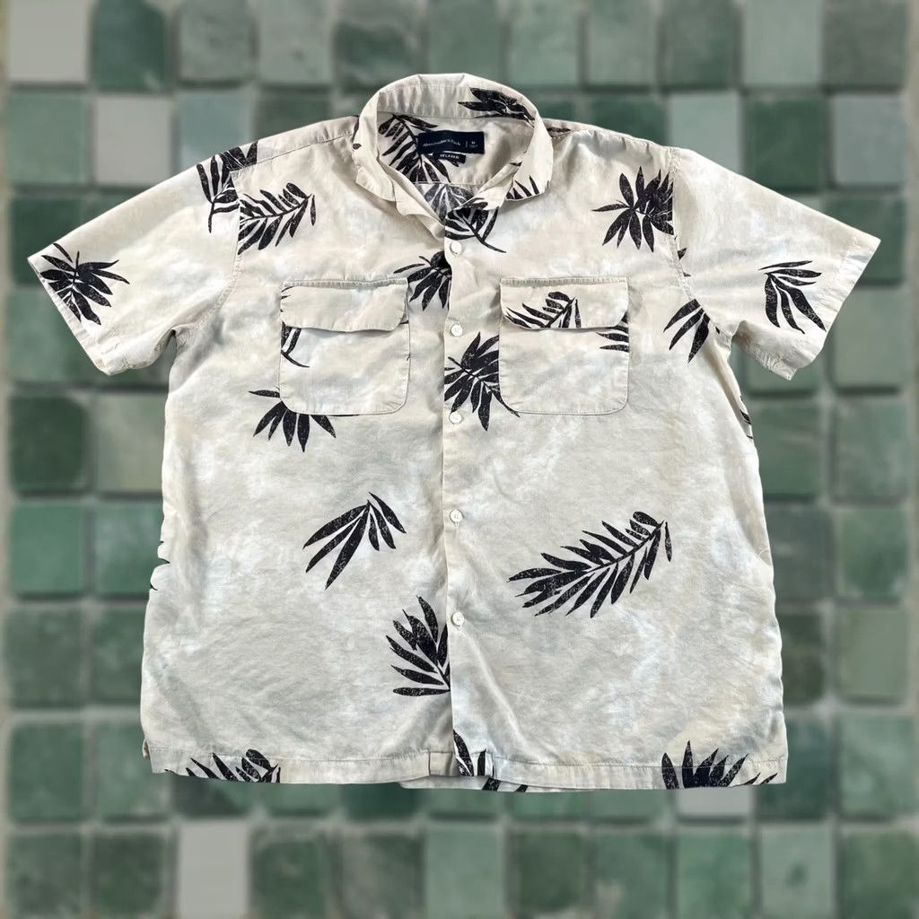 Abercrombie & Fitch Abercrombie & Fitch Camp Shirt Men M Beige Floral Viscose Blend Relaxed SS Shirt Size US M / EU 48-50 / 2 - 1 Thumbnail