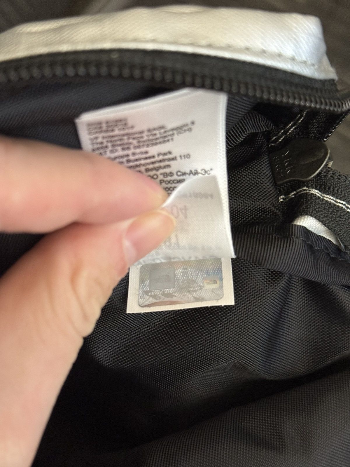 Supreme × The North Face Supreme tnf the north face metallic shoulder bag sliver Size ONE SIZE - 6 Thumbnail