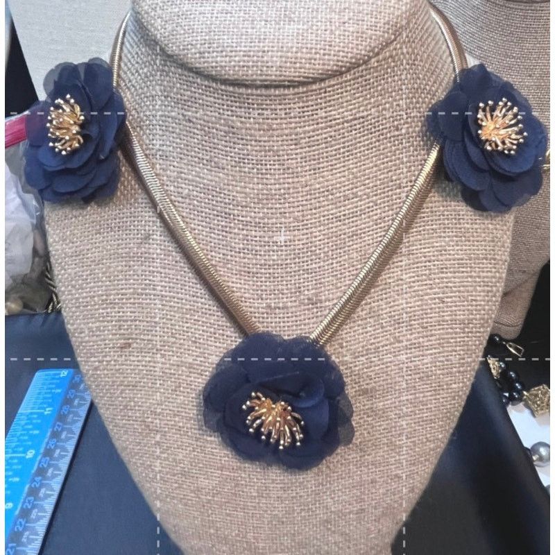 Other Vintage Navy Floral Statement Necklace 15 Inch Gold Tone Size ONE SIZE - 3 Thumbnail