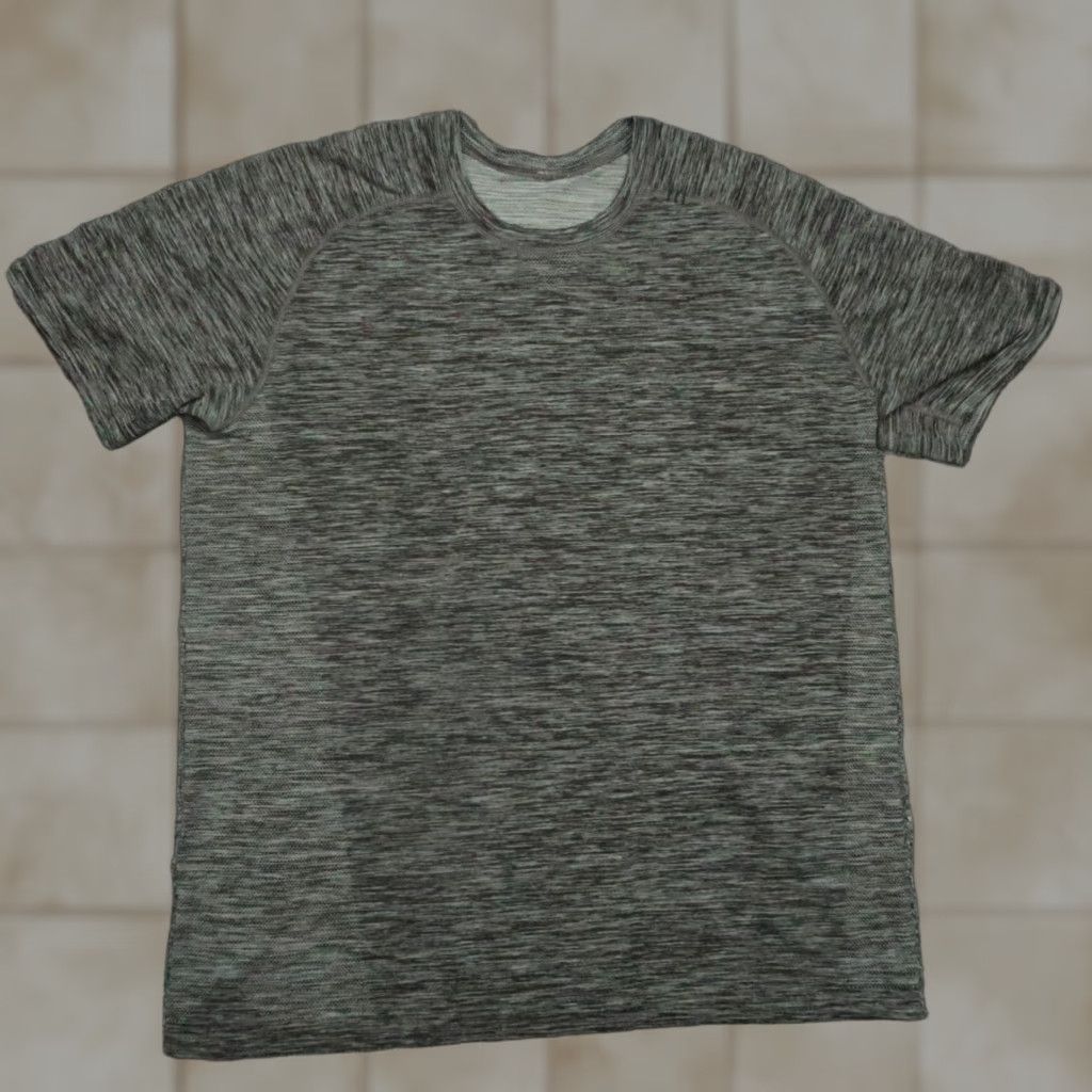 Lululemon Lululemon Shirt Mens XL Gray Metal Vent Tech Short Sleeve Athletic Tee Size US XL / EU 56 / 4 - 1 Thumbnail