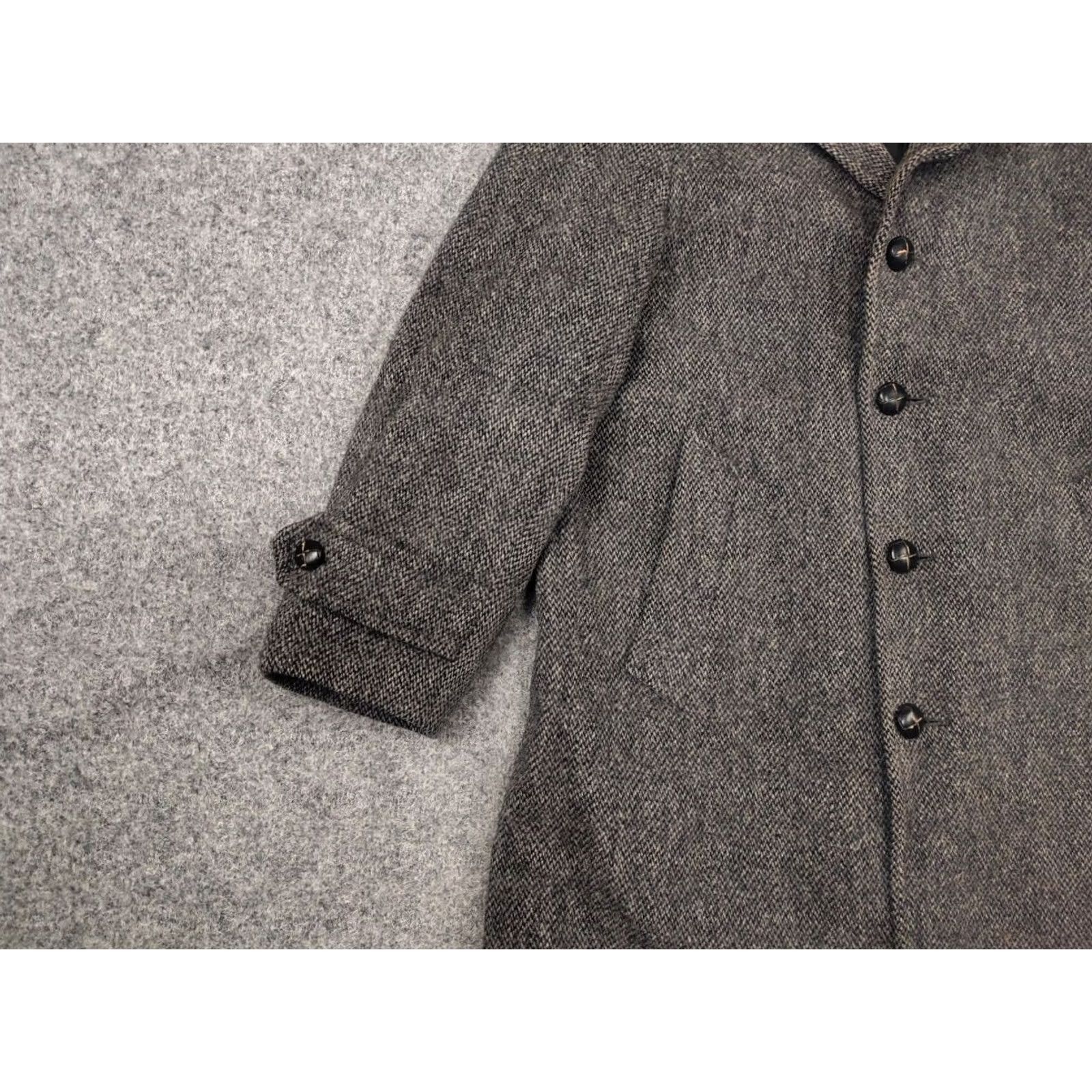 Harris Tweed VINTAGE Harris Tweed England Overcoat Gray Scottish Wool herringbone Coat Jacket 80s Men L Winter Fall Wool Tweed Long 103 cm 70 cm 58 cm Size US L / EU 52-54 / 3 - 4 Thumbnail