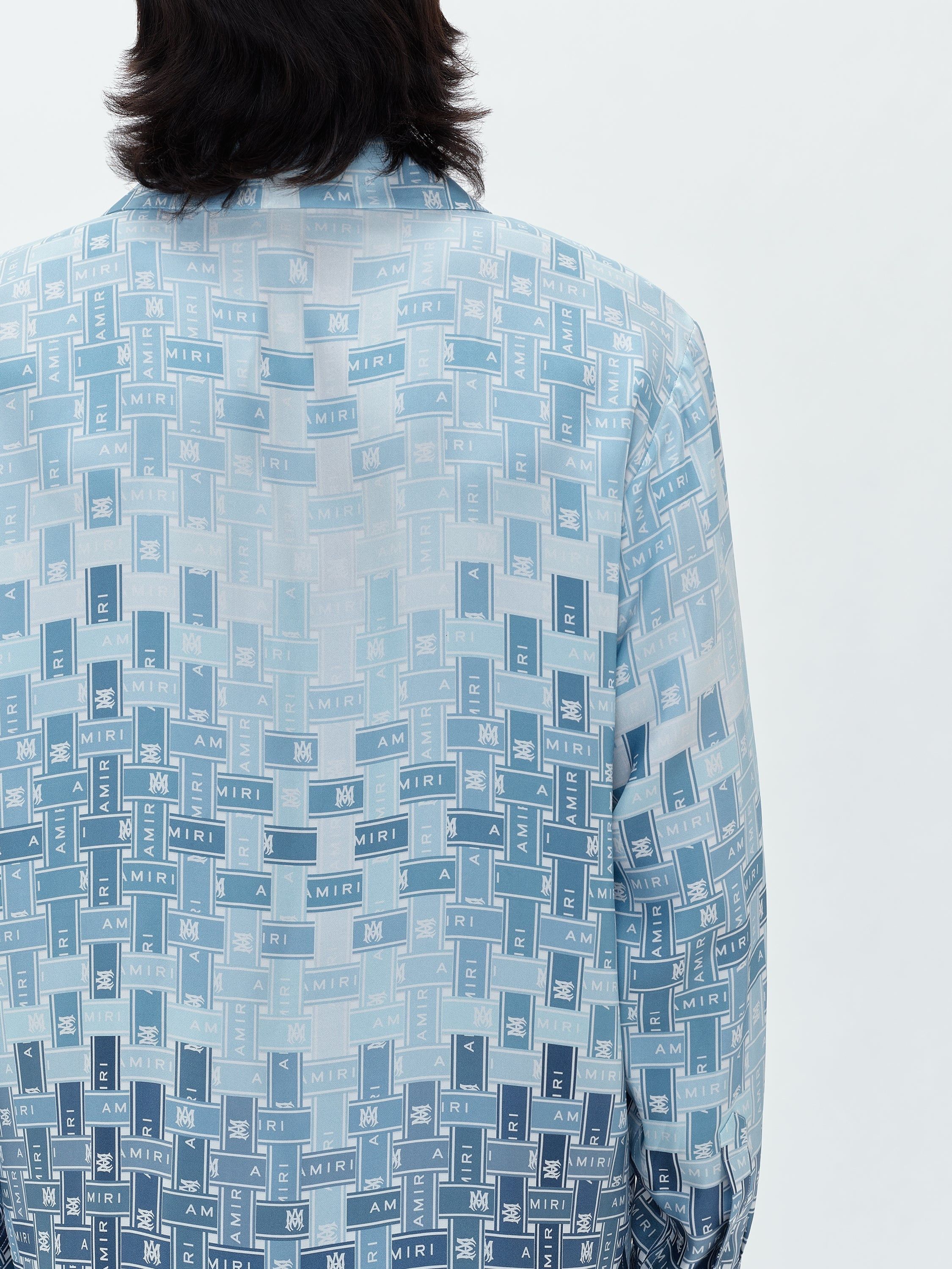 Amiri o1s1wg110825 Gradient Tape Shirt in Blue/White Size US M / EU 48-50 / 2 - 8 Thumbnail