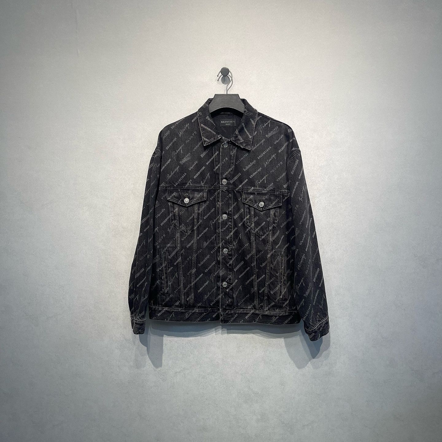 Balenciaga Balenciaga Allover Logo Denim Jacket Size L Size US M / EU 48-50 / 2 - 1 Thumbnail