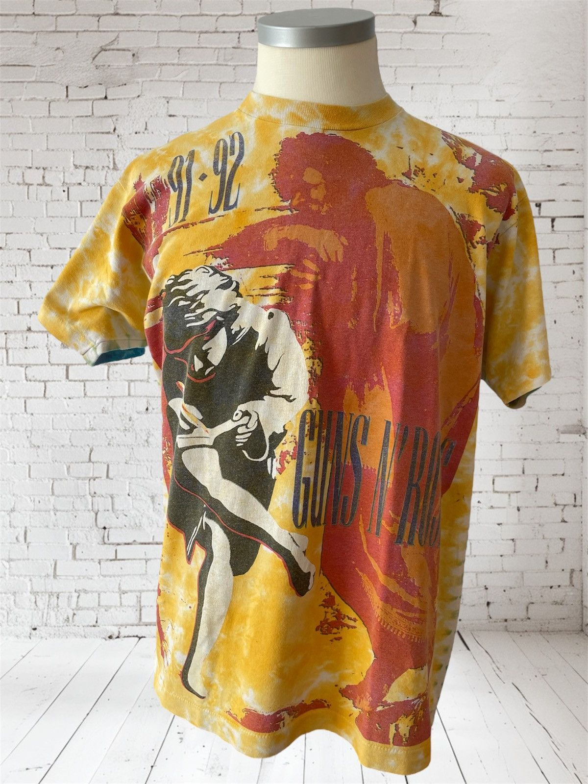 Fruit Of The Loom Vintage Guns N' Roses T-Shirt, Illusion Tour 91-92, FOTL Size US XL / EU 56 / 4 - 1 Thumbnail