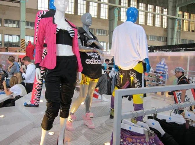 Adidas × Jeremy Scott Adidas - Jeremy Scott - S/S 11 - Pink Flames Bomber Jacket Size US L / EU 52-54 / 3 - 11 Thumbnail