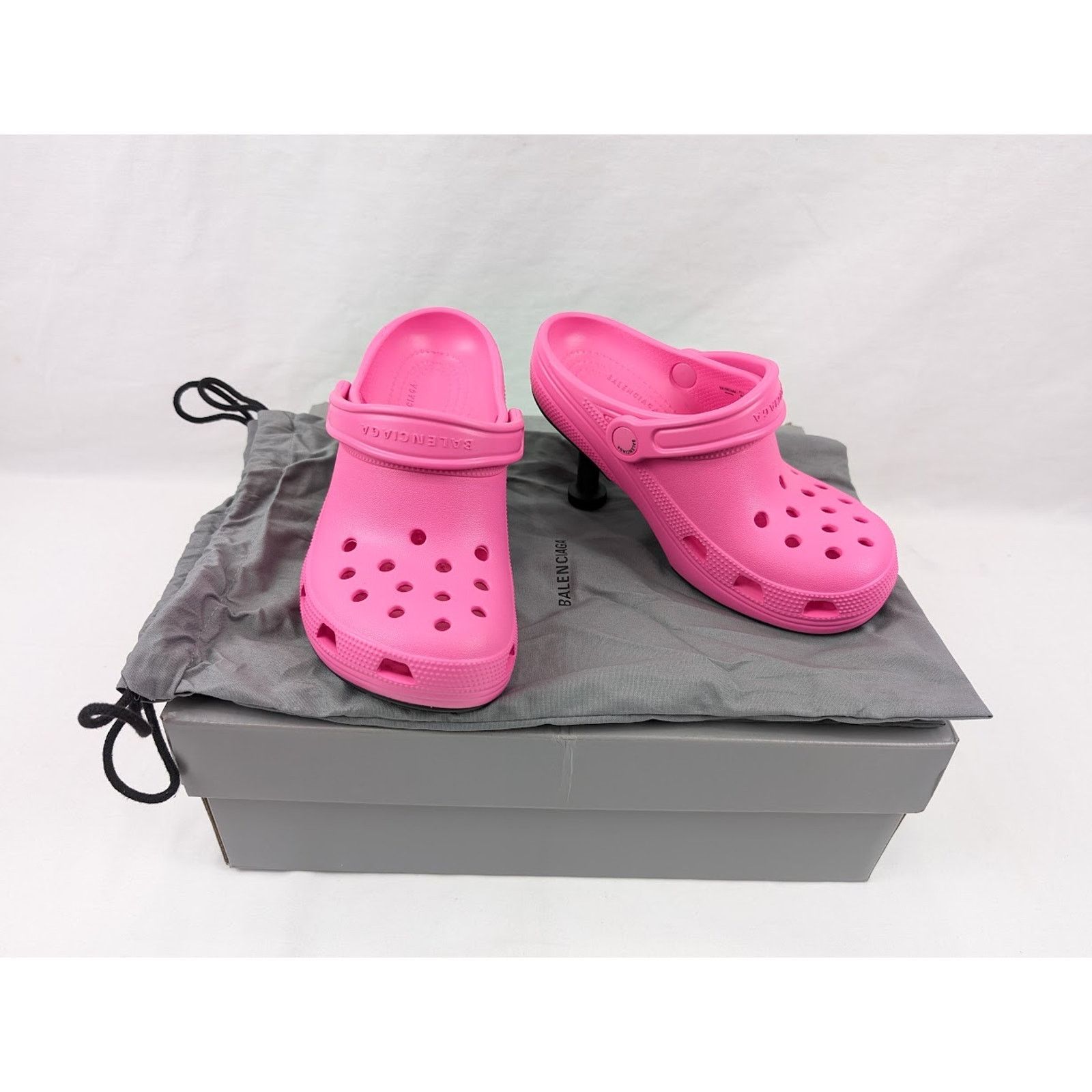 Balenciaga o1rshd1 Rubber Crocs Madame in Electric Pink Size US 7 / IT 37 - 18 Thumbnail