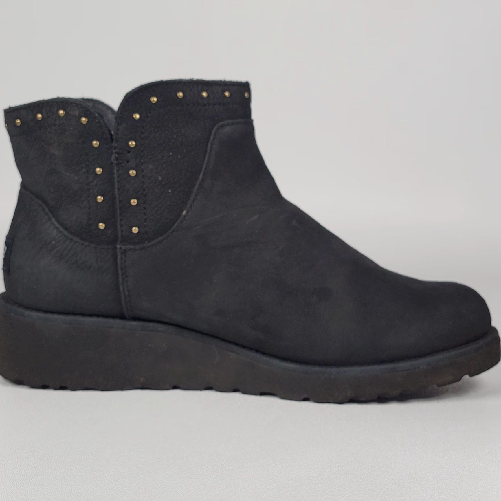 Ugg VINTAGE UGG Cindy Water-resistant BLACK Genuine Shearling Studded Bootie Women Size 8 Bootie Black Studded Water Resistant Suede Uggs Australia Womens Size US 6 / IT 36 - 5 Thumbnail