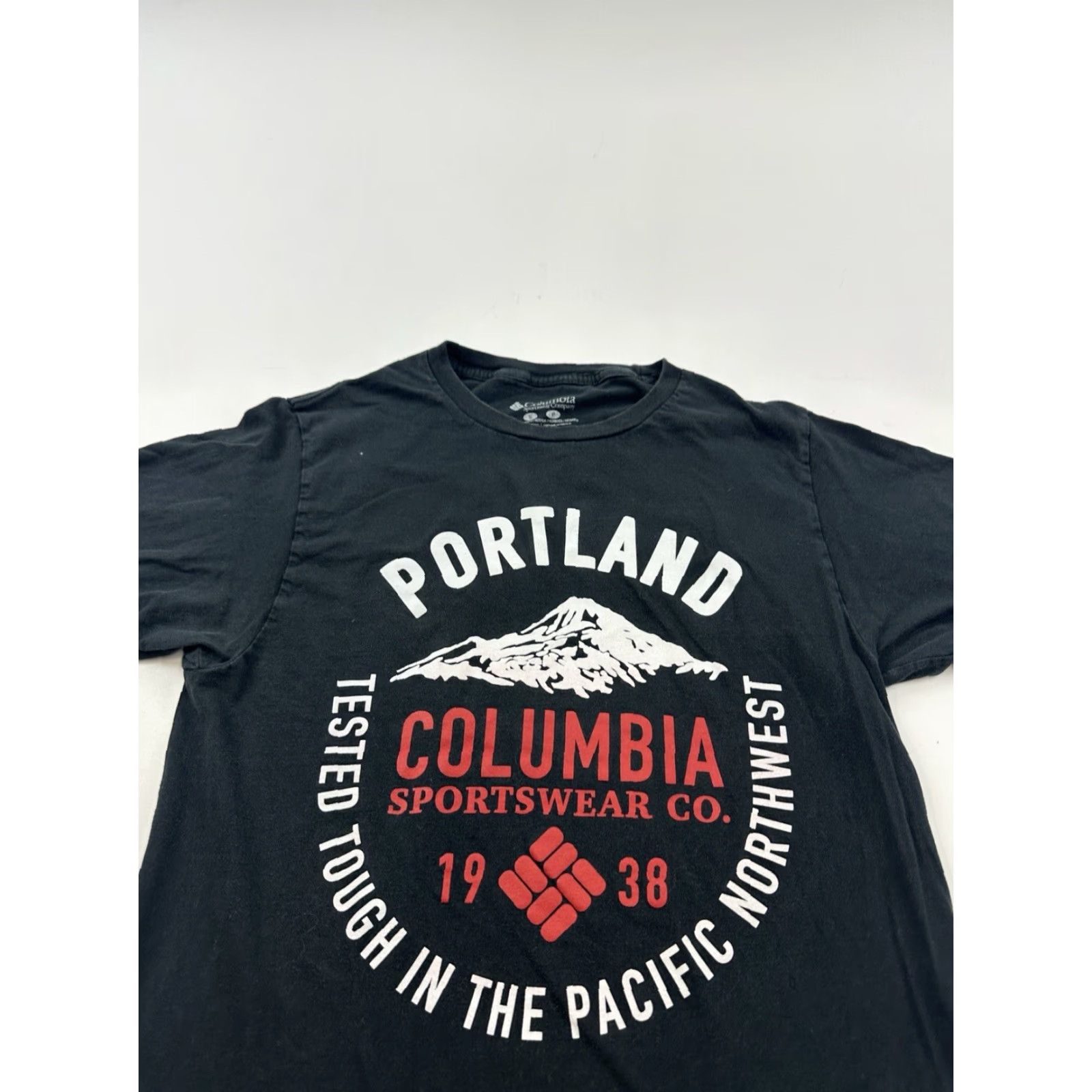 Vintage Columbia Shirt Men S Black Crew Neck Short Sleeve Mountain Print T-Shirt Pacific Northwest Logo Graphic Mens Small Right? Size US S / EU 44-46 / 1 - 2 Thumbnail
