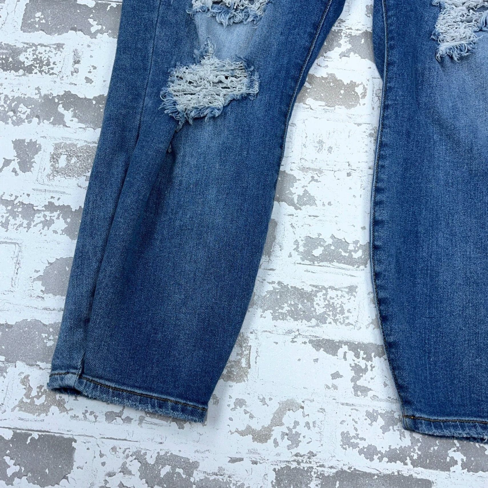 Vintage Judy Blue Jeans Women 22W Boyfriend Fit Jeans Medium Wash Blue Distressed Stretch 5-Pocket Size 40" / US 18 - 6 Thumbnail