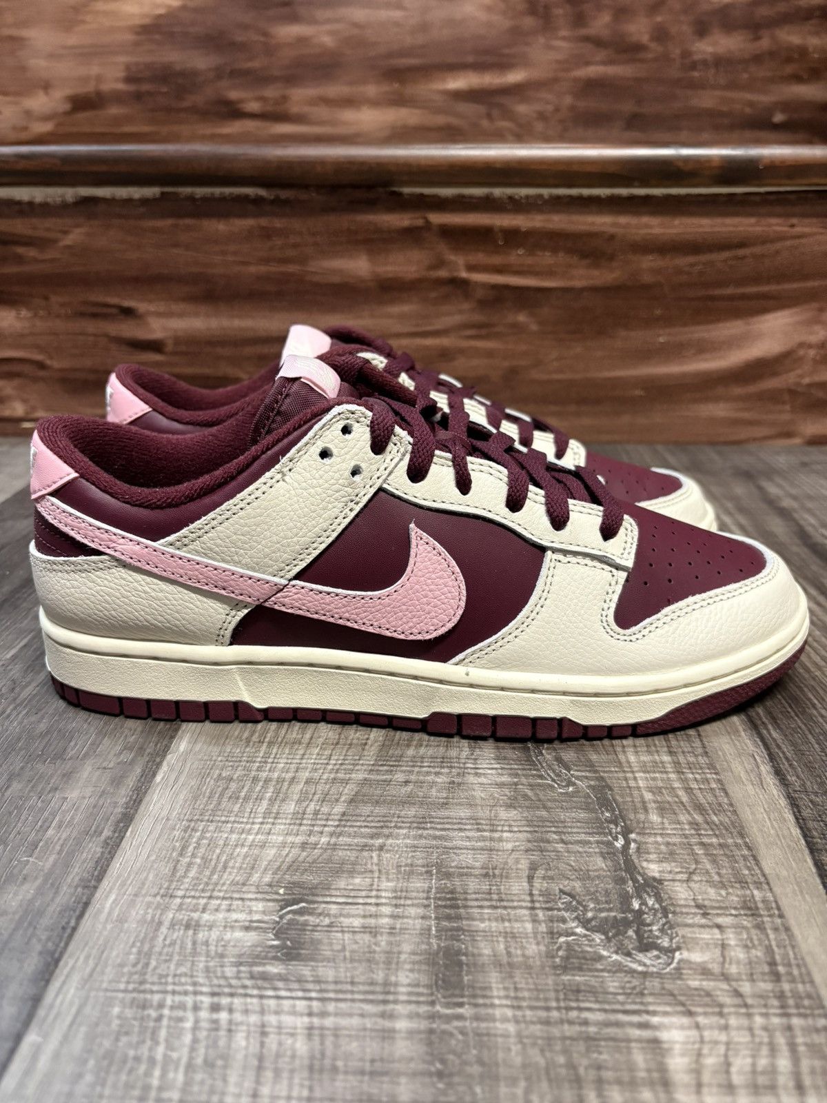Nike Nike Dunk Low Premium Valentines Day size 9 Size US 9 / EU 42 - 2 Thumbnail