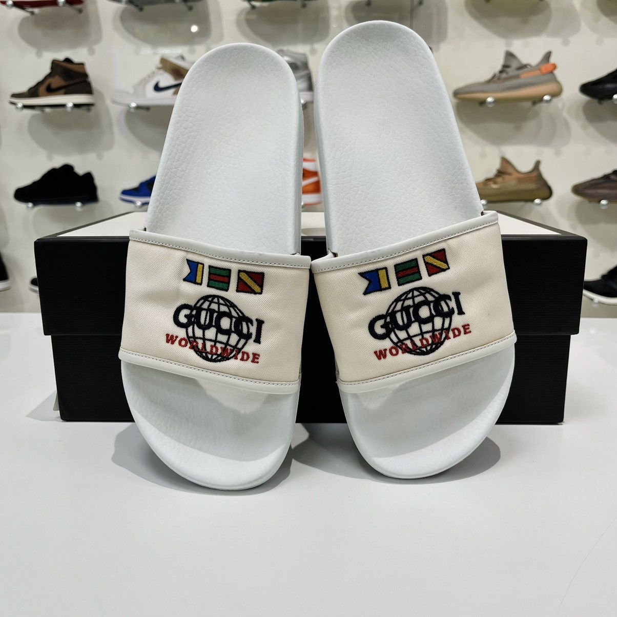 Gucci Gucci Slides White Size US 10 / EU 43 - 1 Thumbnail