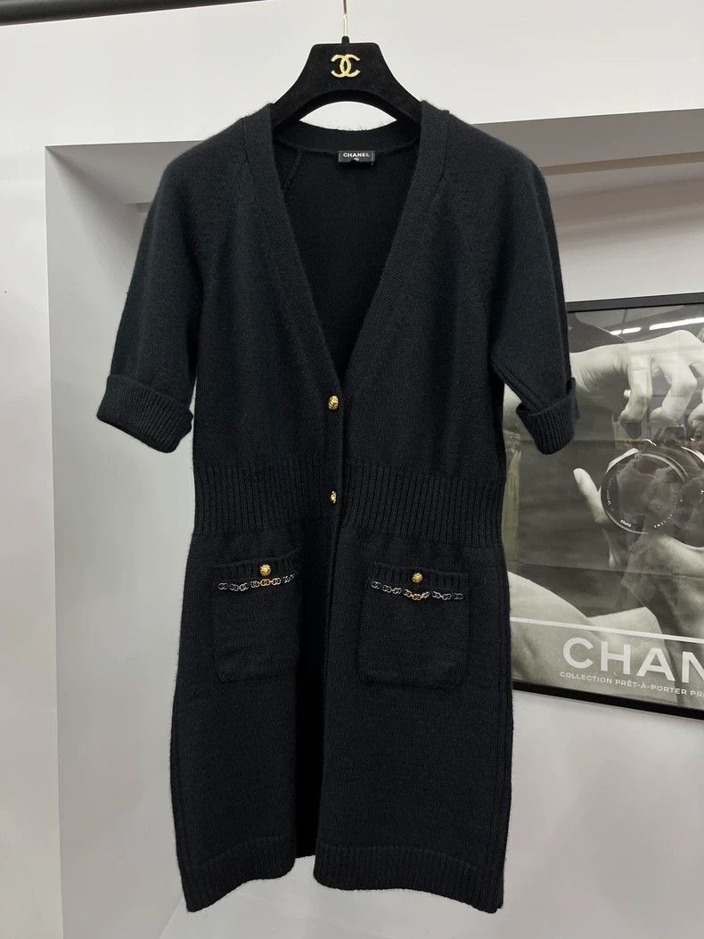 Chanel 22B black V-neck cashmere knitted dress