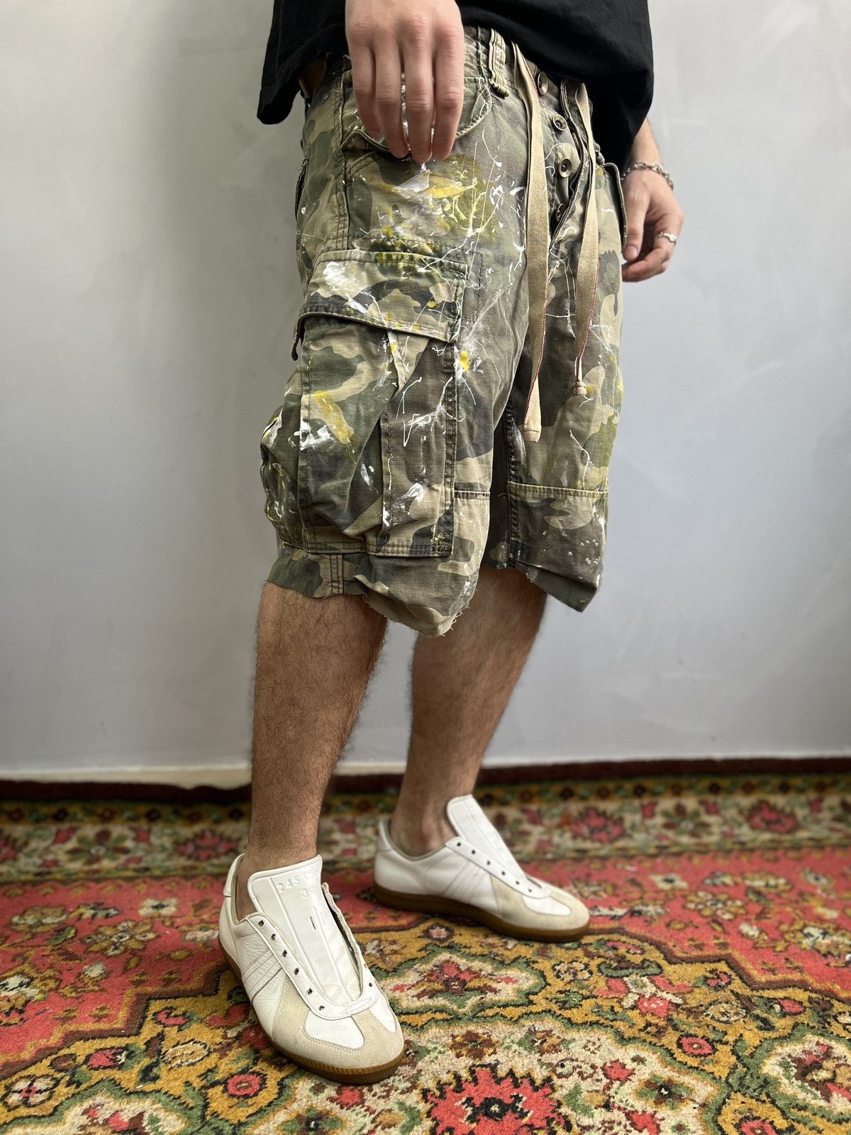 Vintage 1995 faded painted Vintage Cargo Camo Shorts Size US 30 / EU 46 - 2 Thumbnail