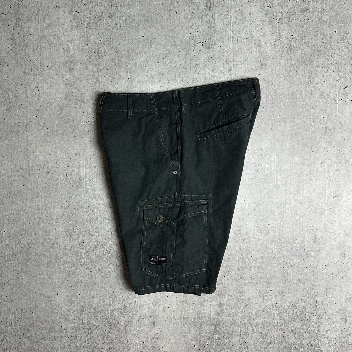 Oakley × Vintage Vintage Oakley Cargo Baggy Short Jorts Y2K 34 Size US 34 / EU 50 - 5 Thumbnail