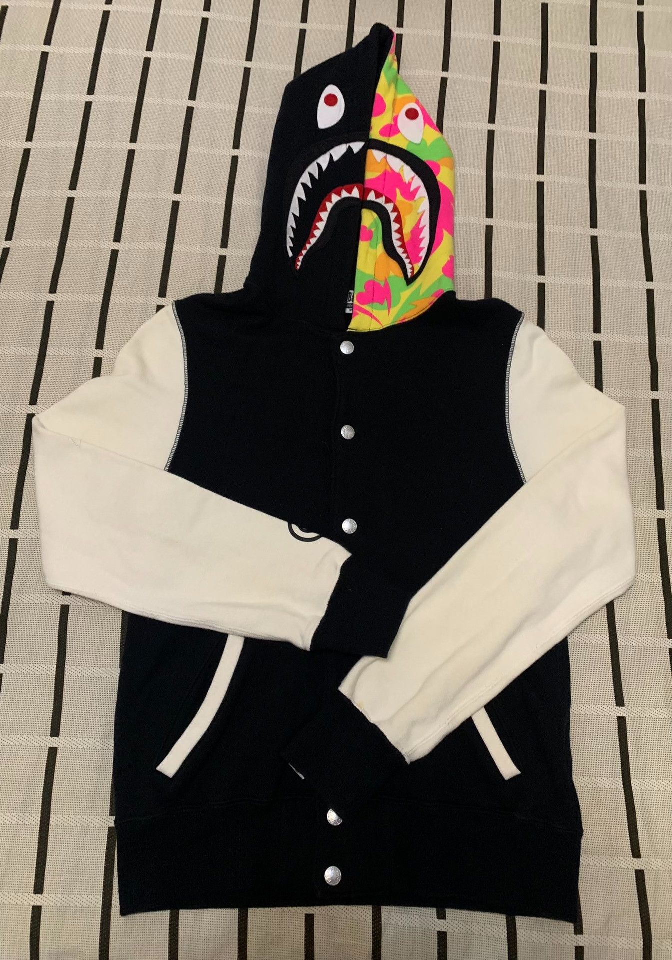 Bape Bape Shark Camo Light Jacket XS Men Size US XS / EU 42 / 0 - 1 Thumbnail